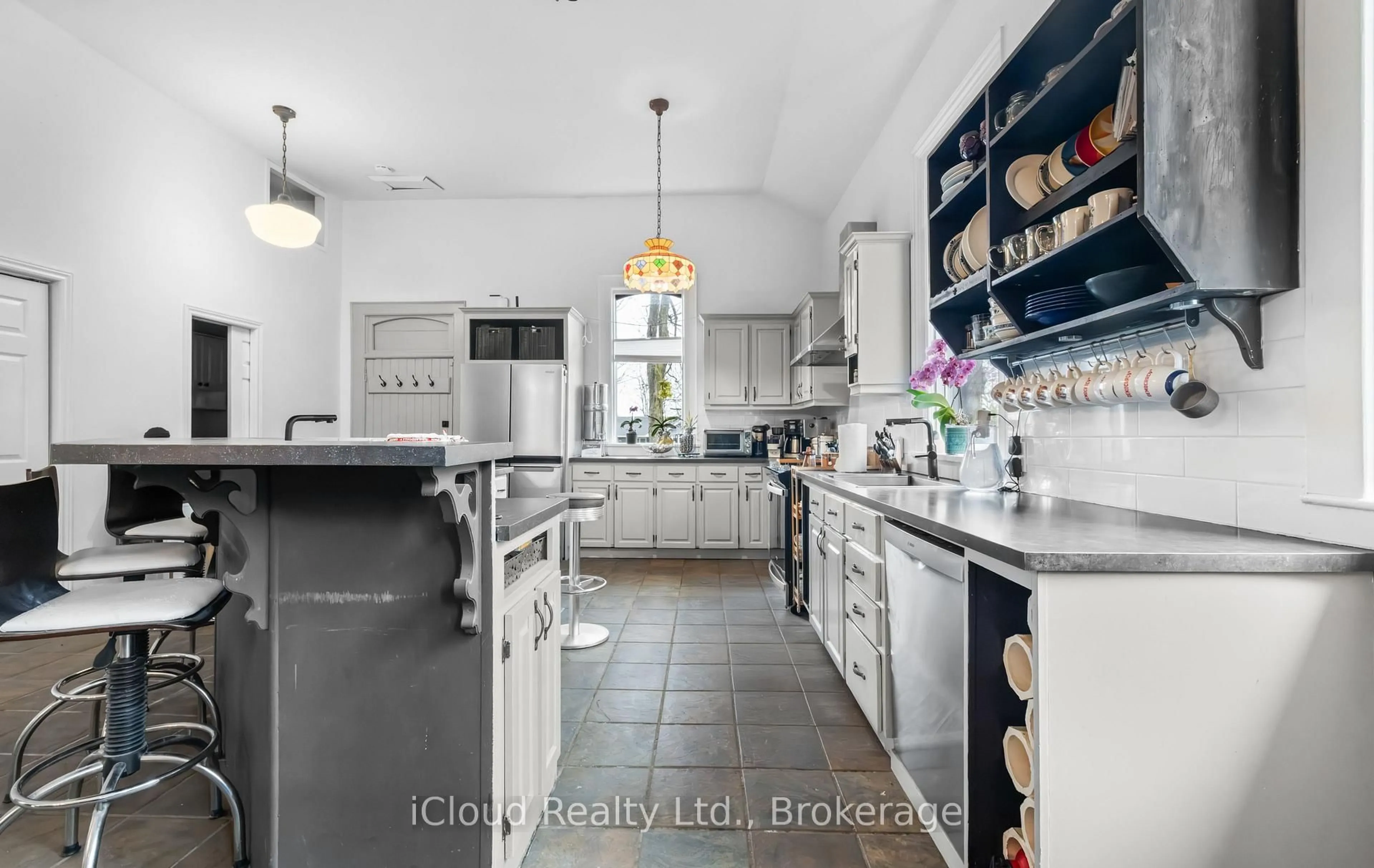 Contemporary kitchen, ceramic/tile floor for 715432 1st Line #EHS, Mono Ontario L9A 1A9
