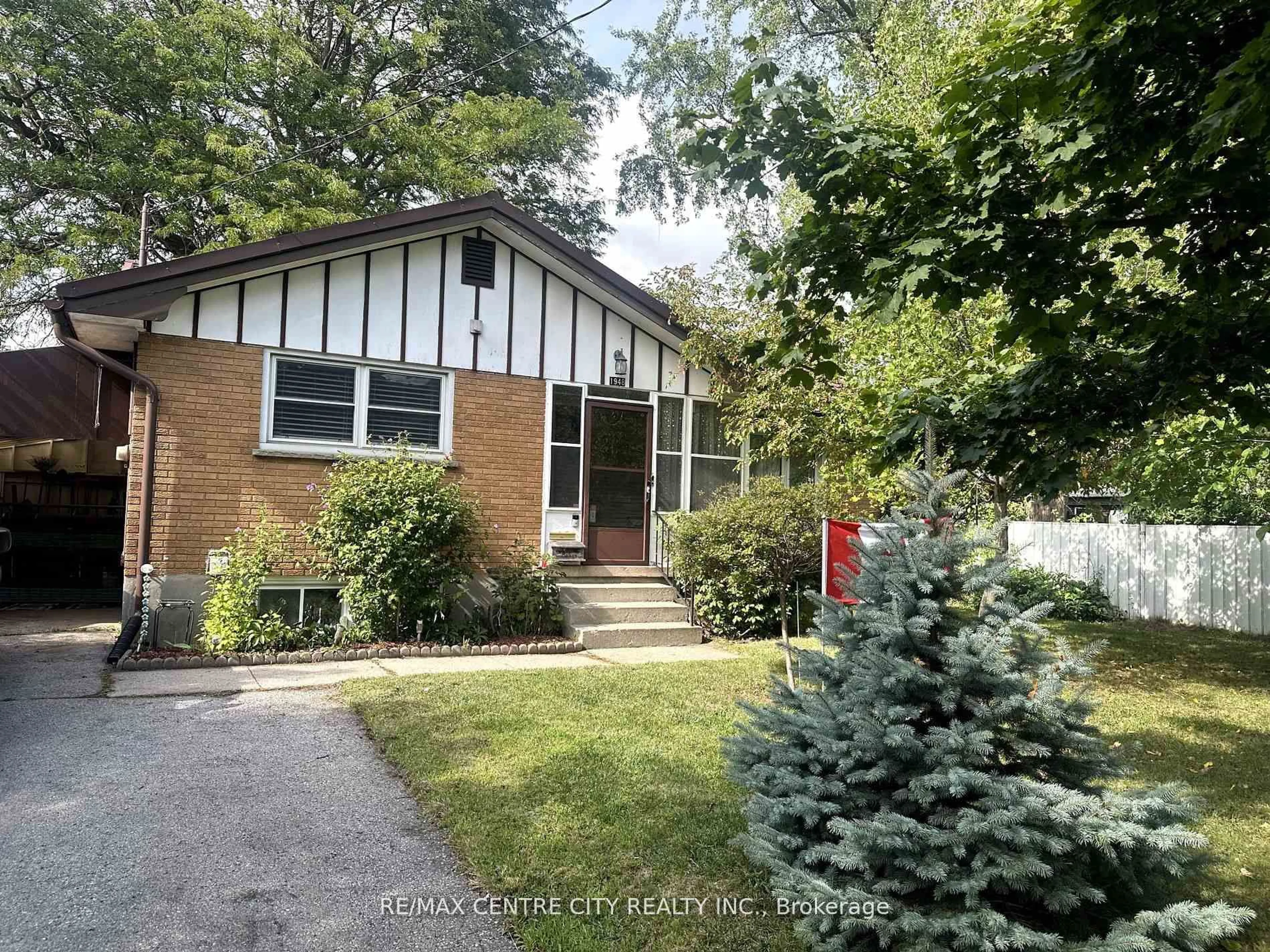 Home with brick exterior material, street for 1948 Royal Cres, London East Ontario N5V 1N7