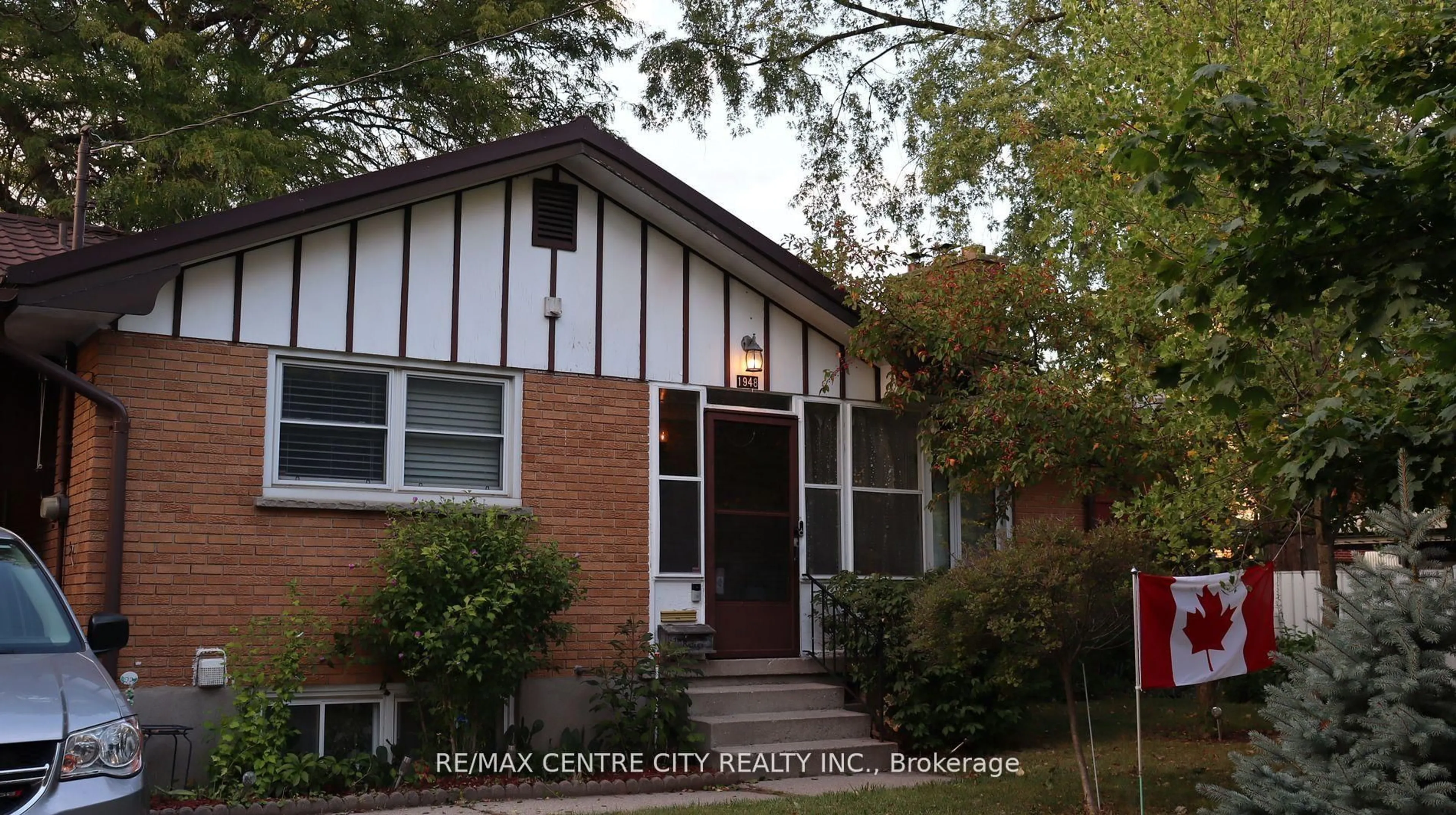 Home with brick exterior material, street for 1948 Royal Cres, London East Ontario N5V 1N7