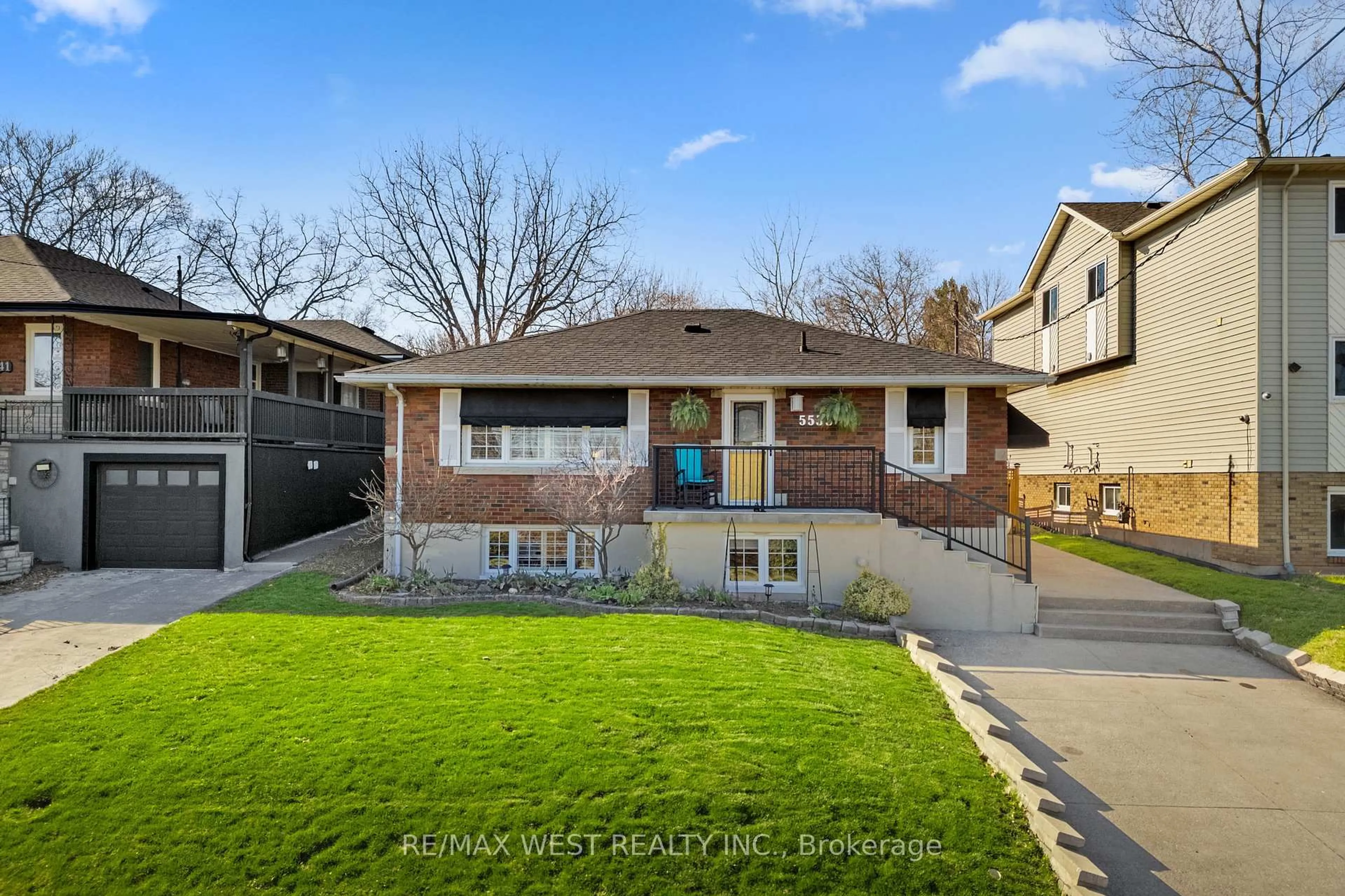 Home with brick exterior material, street for 5533 Ontario Ave, Niagara Falls Ontario L2E 3S4