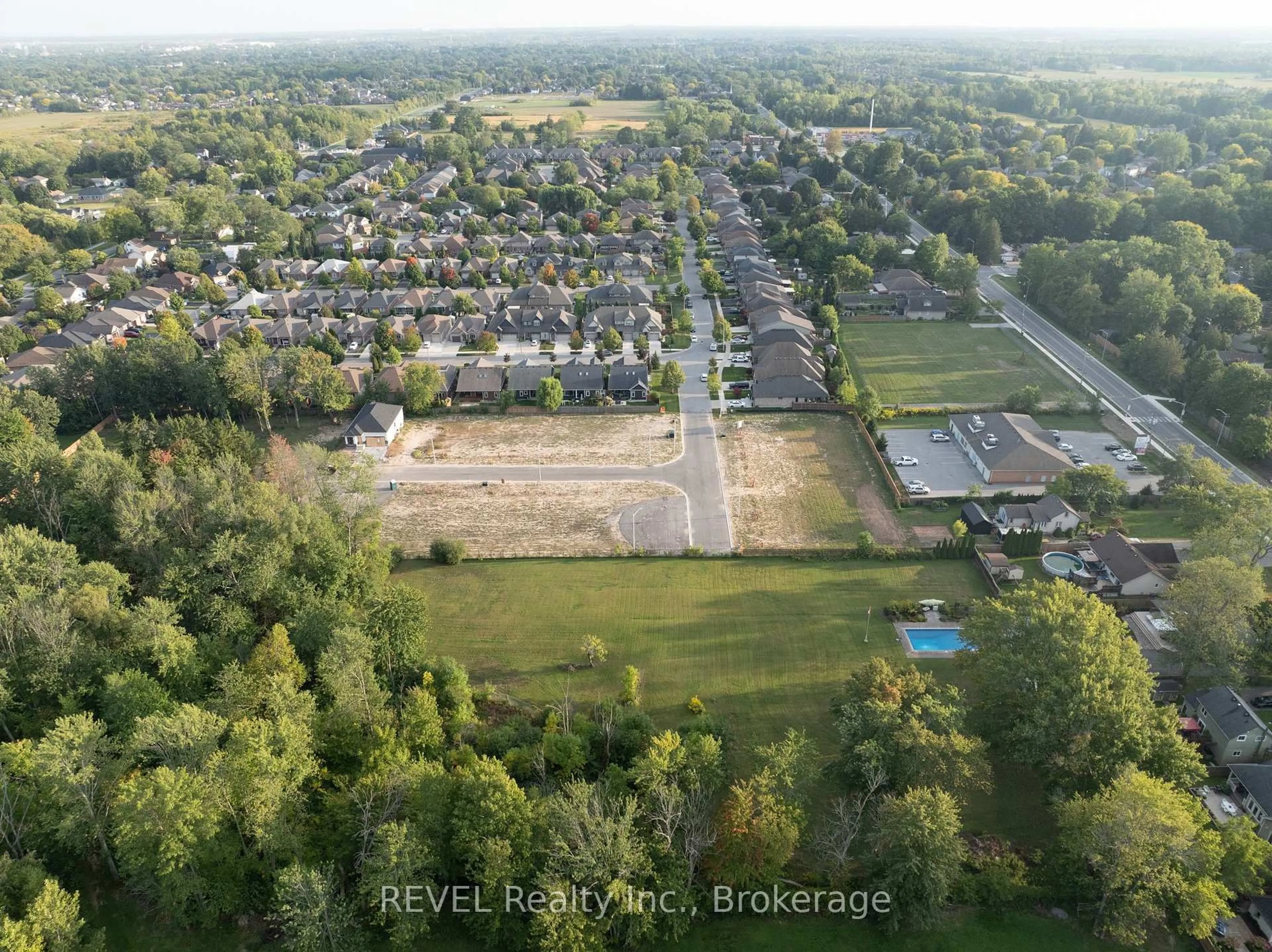 A pic from outside/outdoor area/front of a property/back of a property/a pic from drone, street for 84 Tanner Dr, Pelham Ontario L0S 1E4