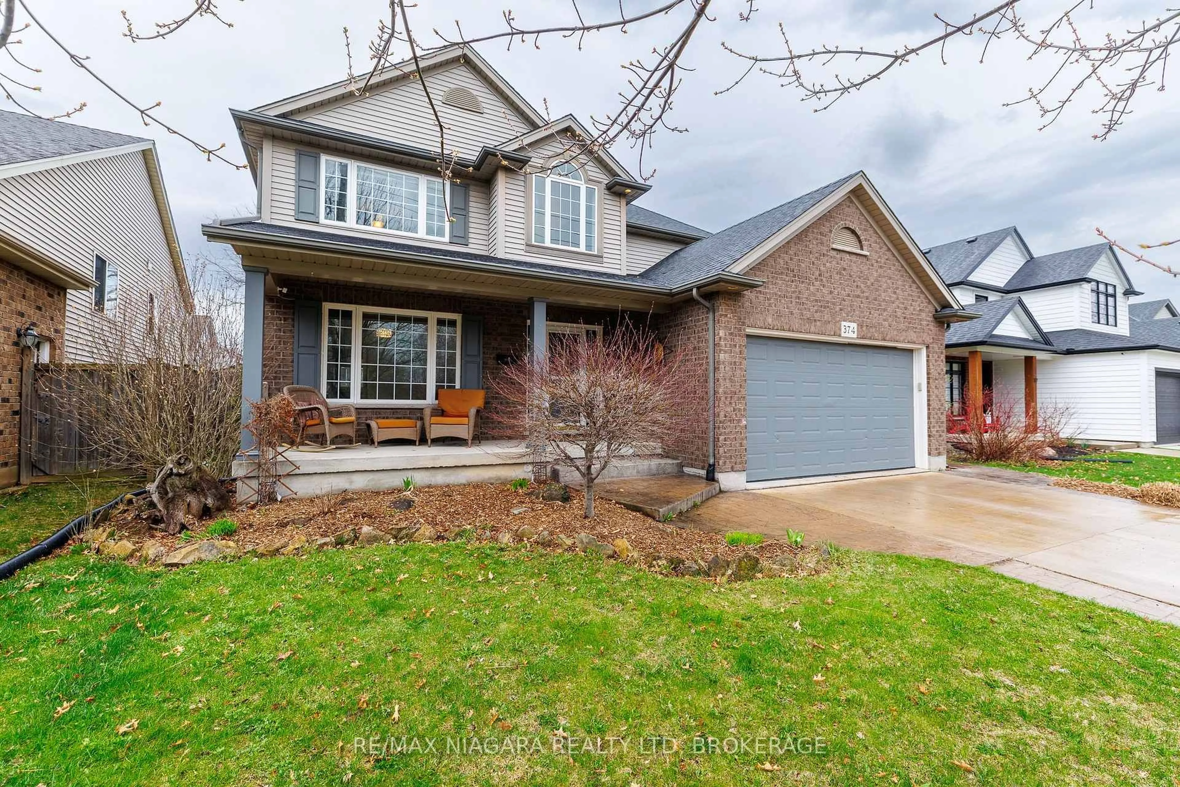 Home with brick exterior material, street for 374 PELHAM Rd, St. Catharines Ontario L2S 0A2