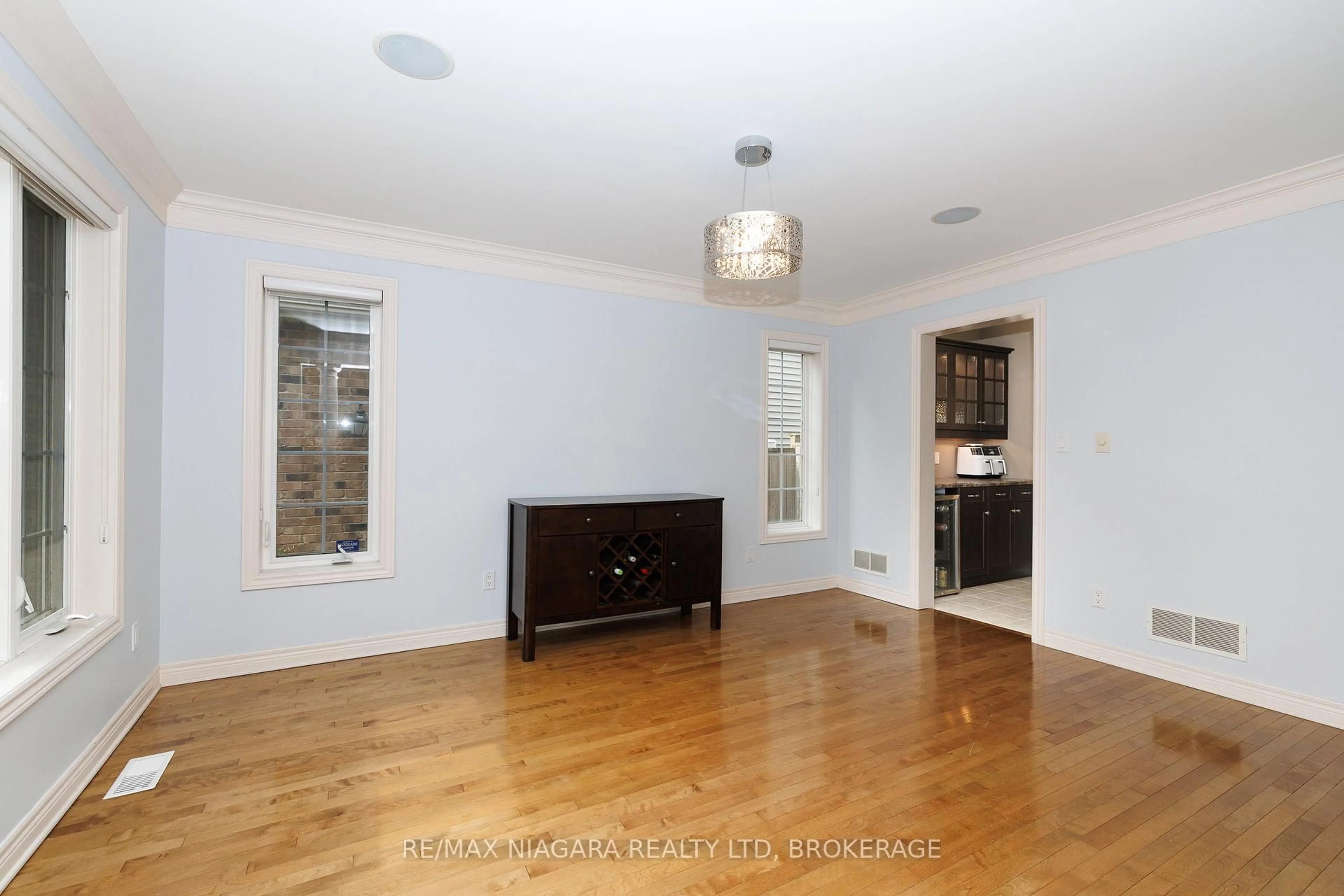 Unknown for 374 PELHAM Rd, St. Catharines Ontario L2S 0A2