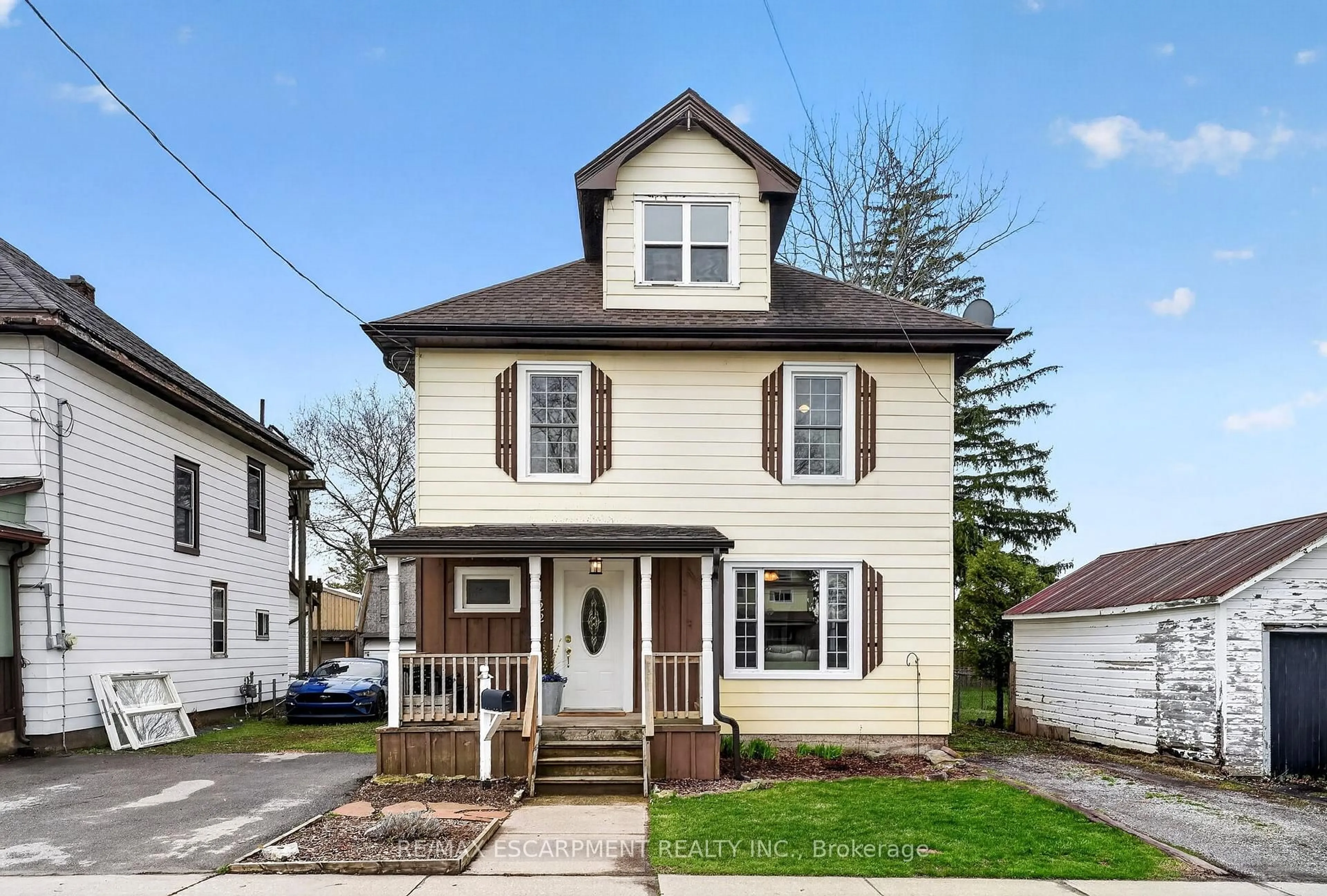 Home with vinyl exterior material, street for 122 South Cayuga St, Haldimand Ontario N1A 1P5