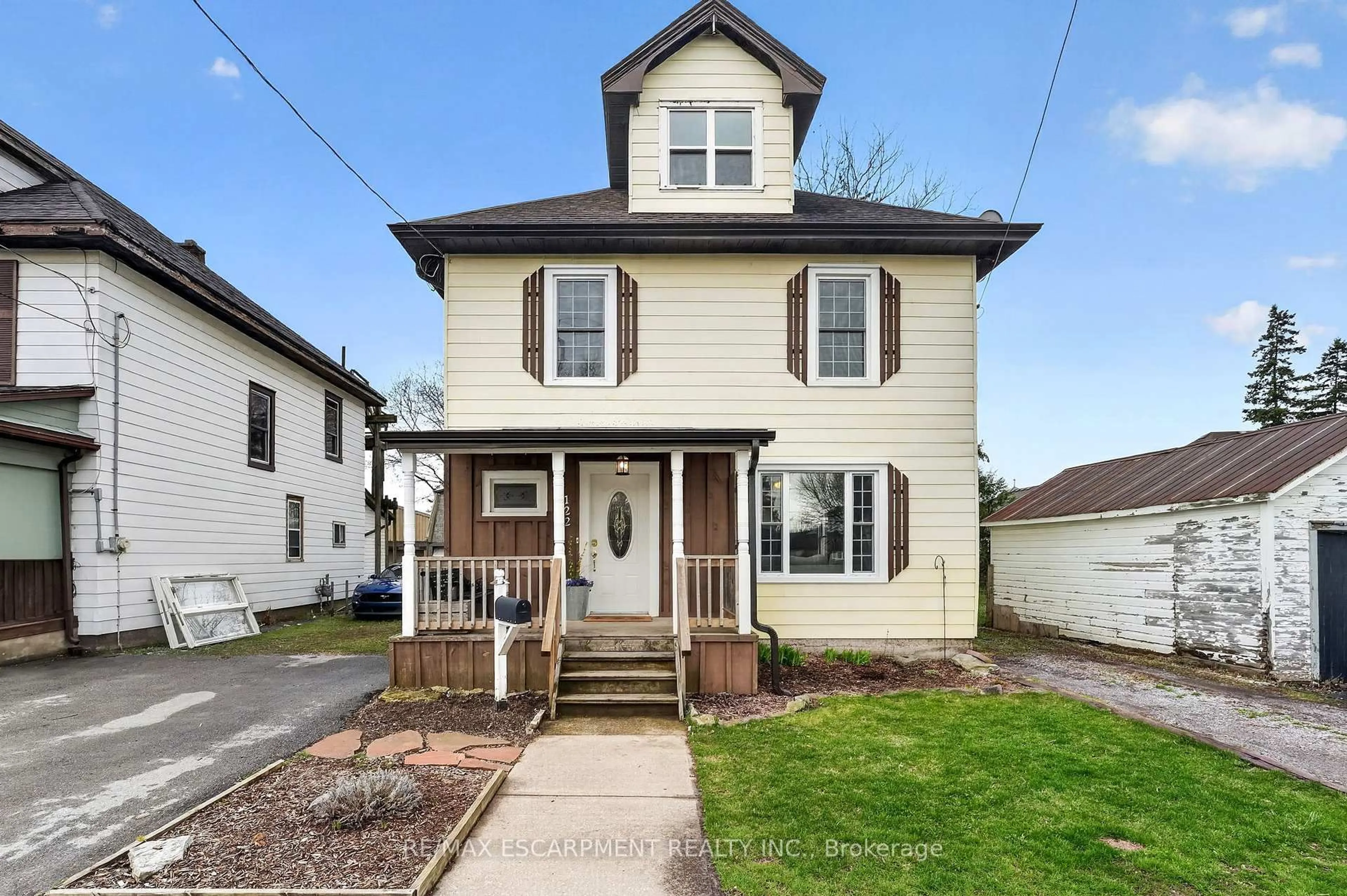 Home with vinyl exterior material, street for 122 South Cayuga St, Haldimand Ontario N1A 1P5