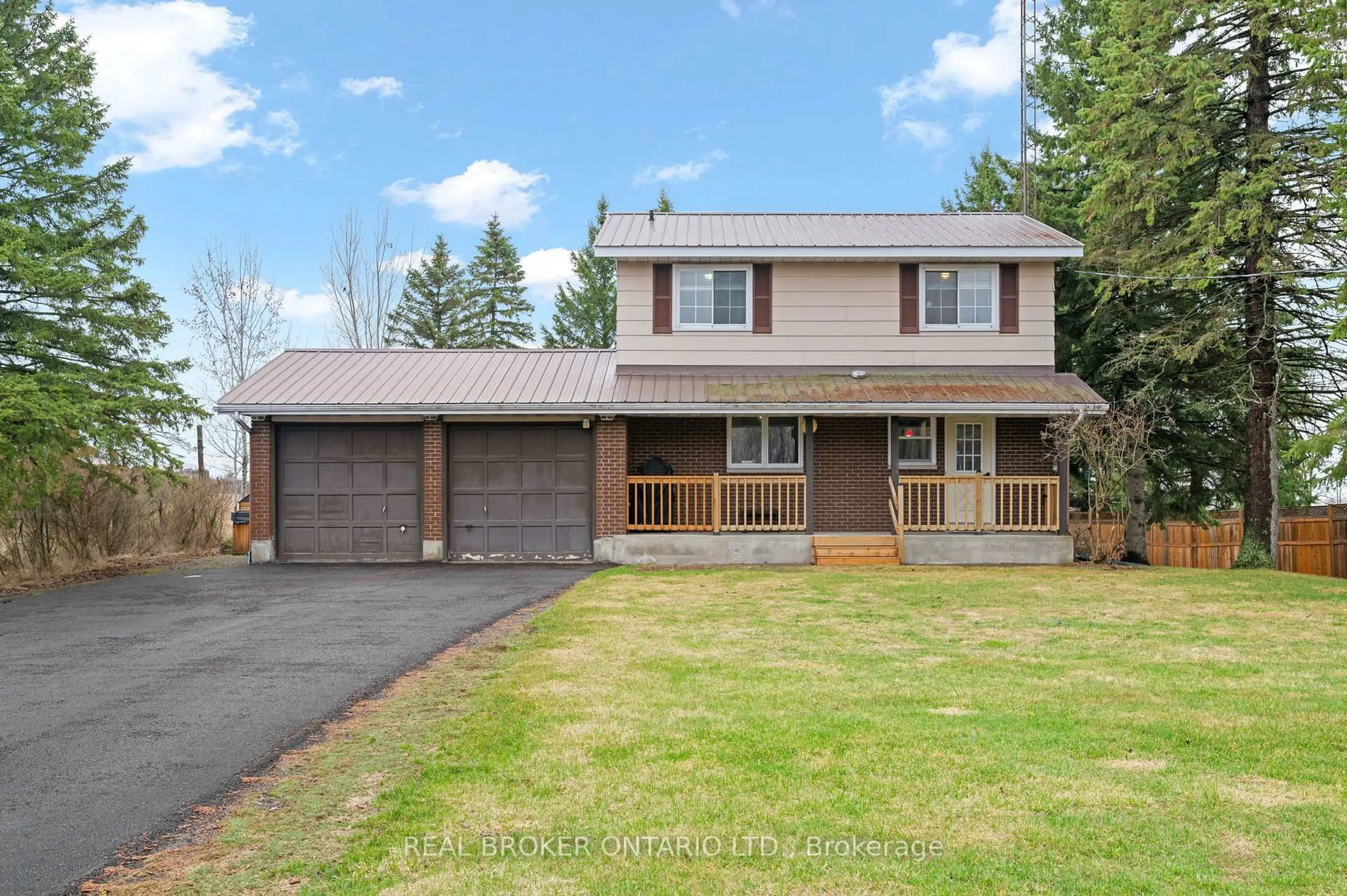 Home with vinyl exterior material, street for 15658 County 43 Rd, North Stormont Ontario K0C 1K0