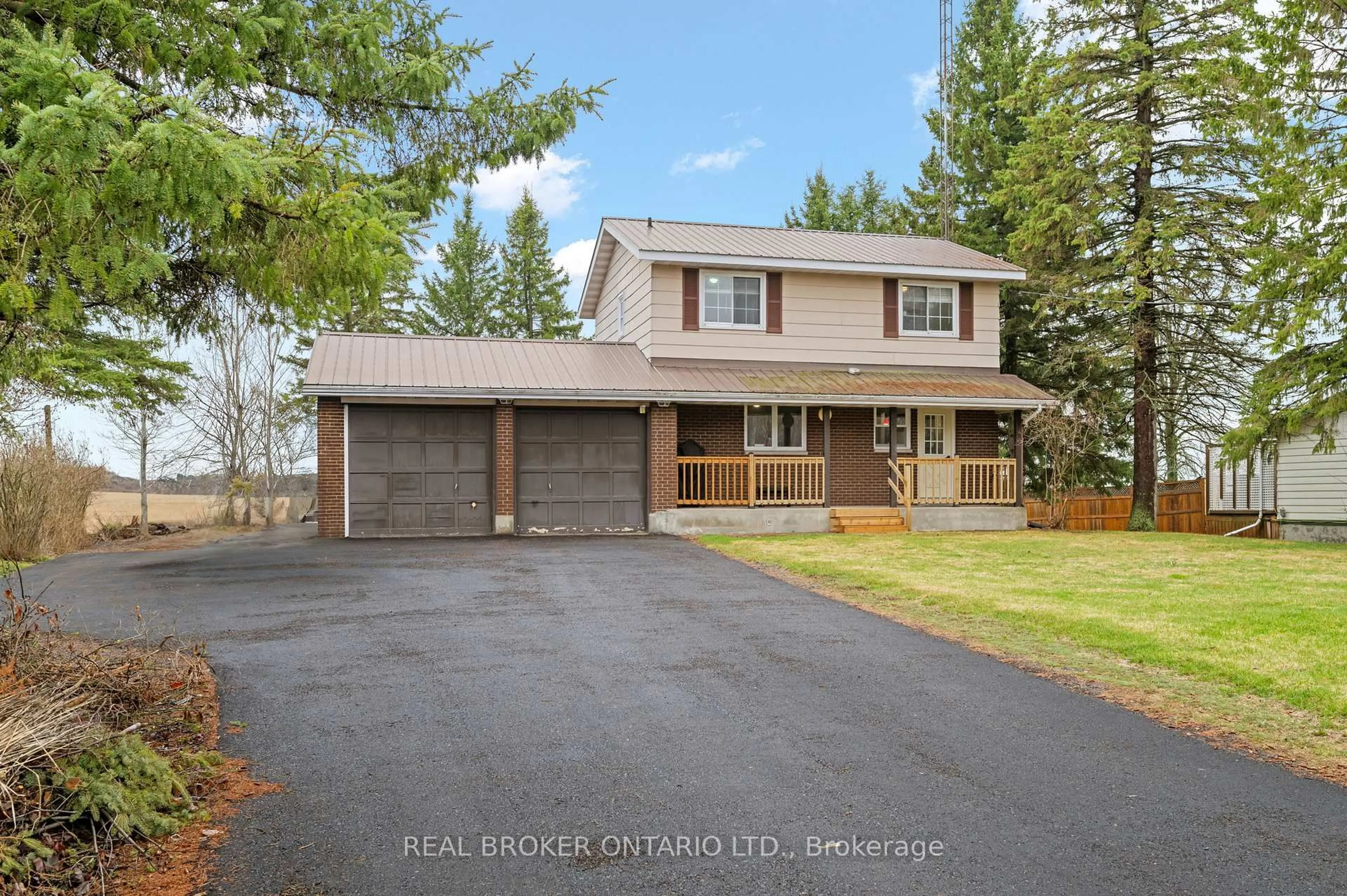 Home with vinyl exterior material, street for 15658 County 43 Rd, North Stormont Ontario K0C 1K0