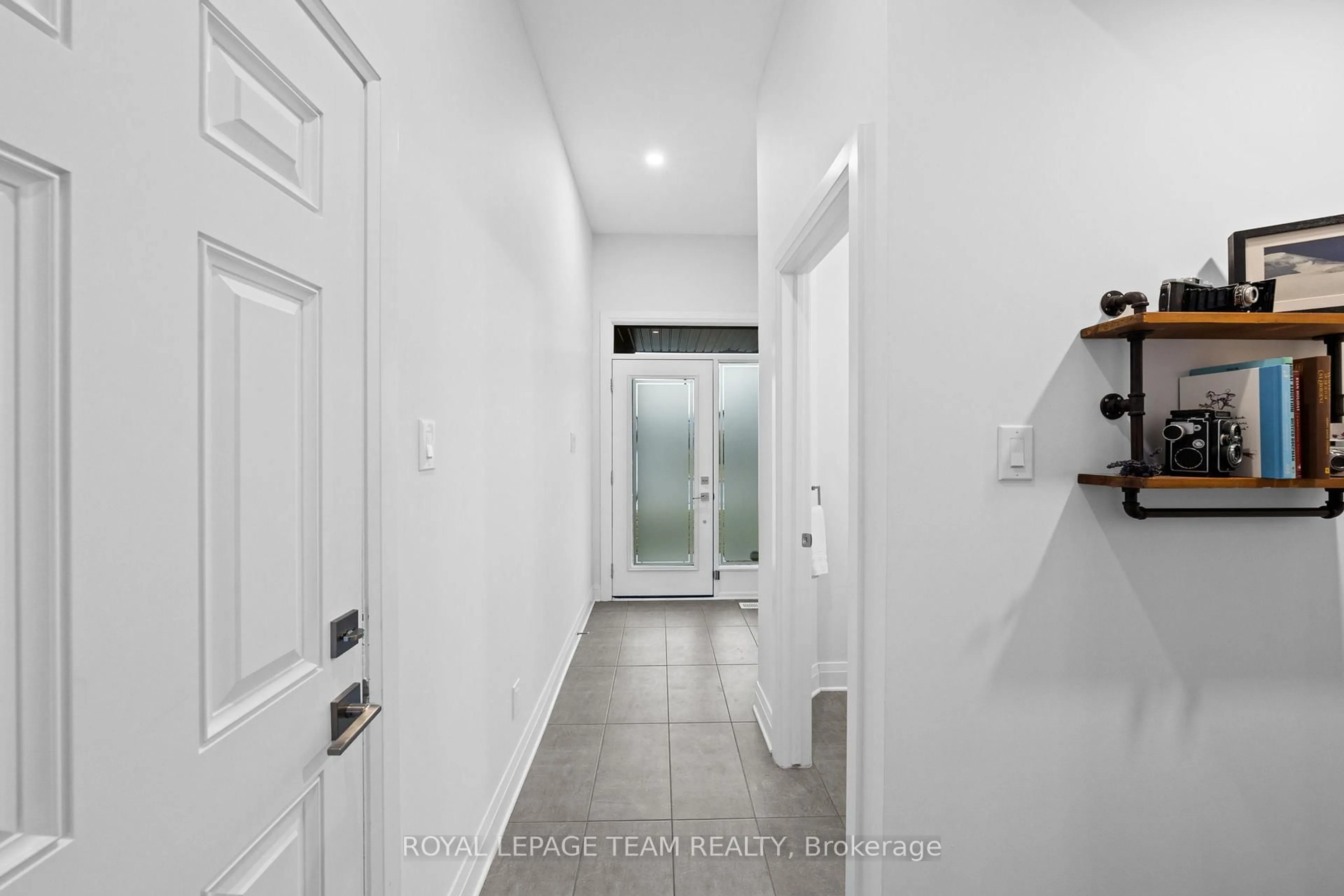 Indoor entryway for 289 Big Dipper St, Ottawa Ontario K4M 0J2