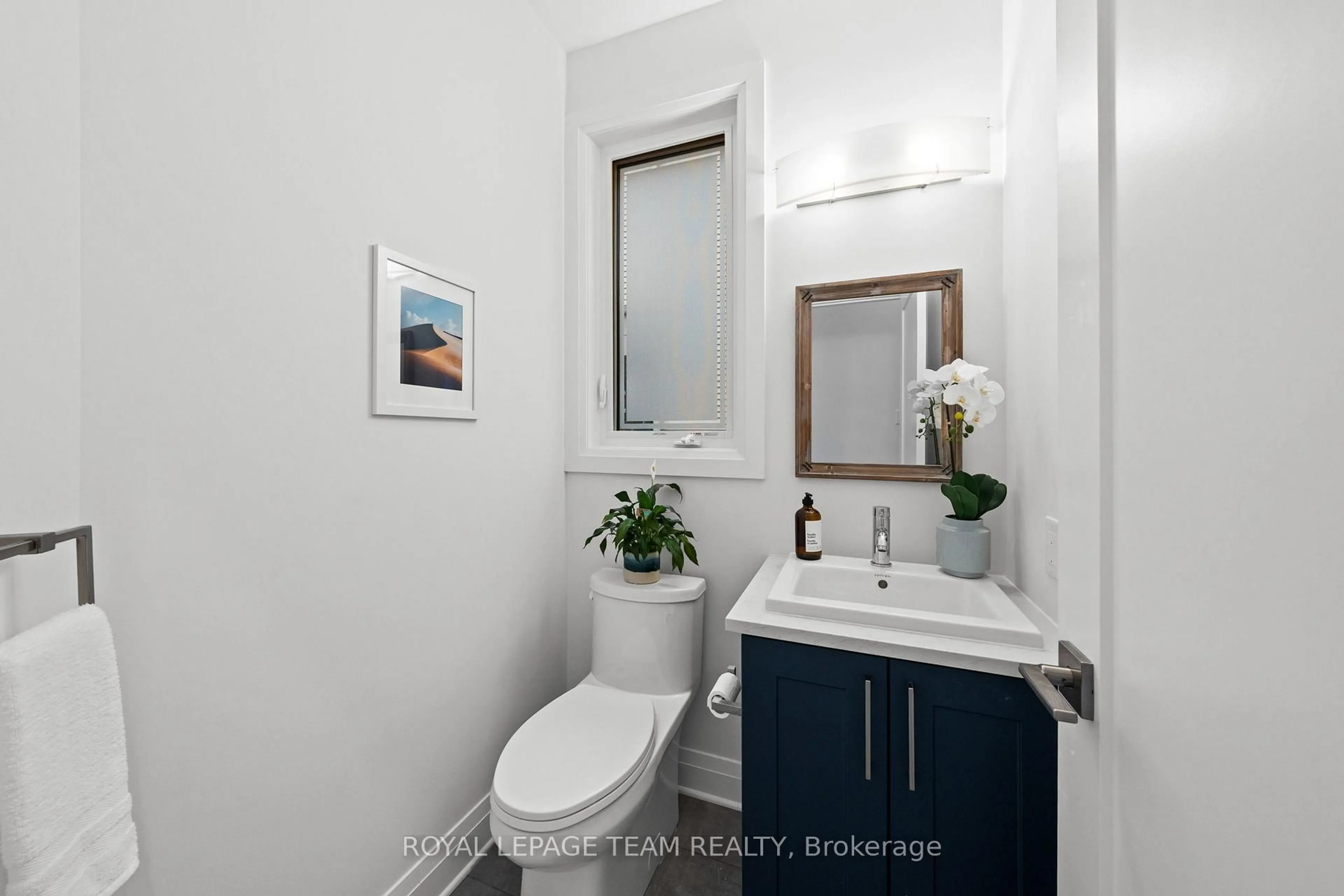 Standard bathroom, ceramic/tile floor for 289 Big Dipper St, Ottawa Ontario K4M 0J2