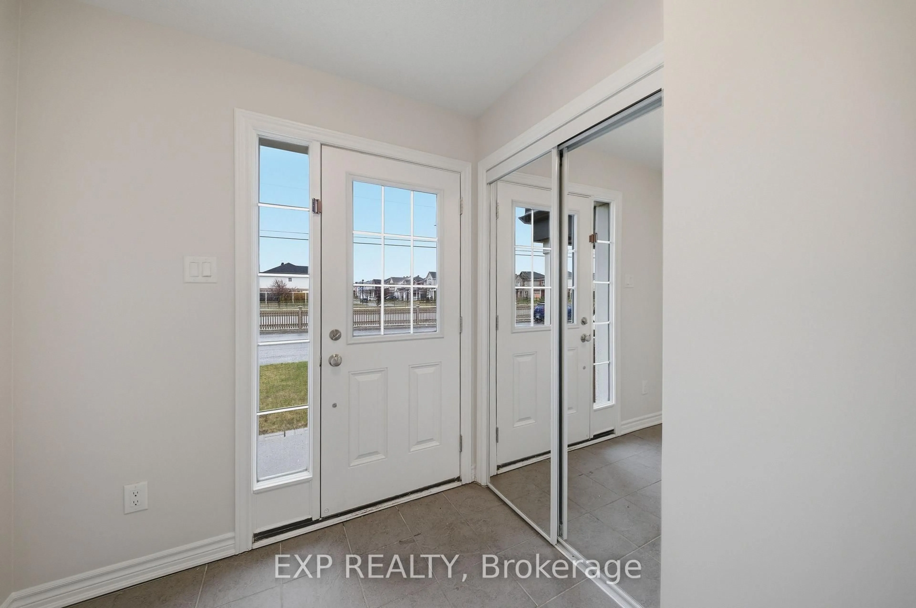 Indoor entryway for 359 Sweetfern Cres, Ottawa Ontario K4A 1A5