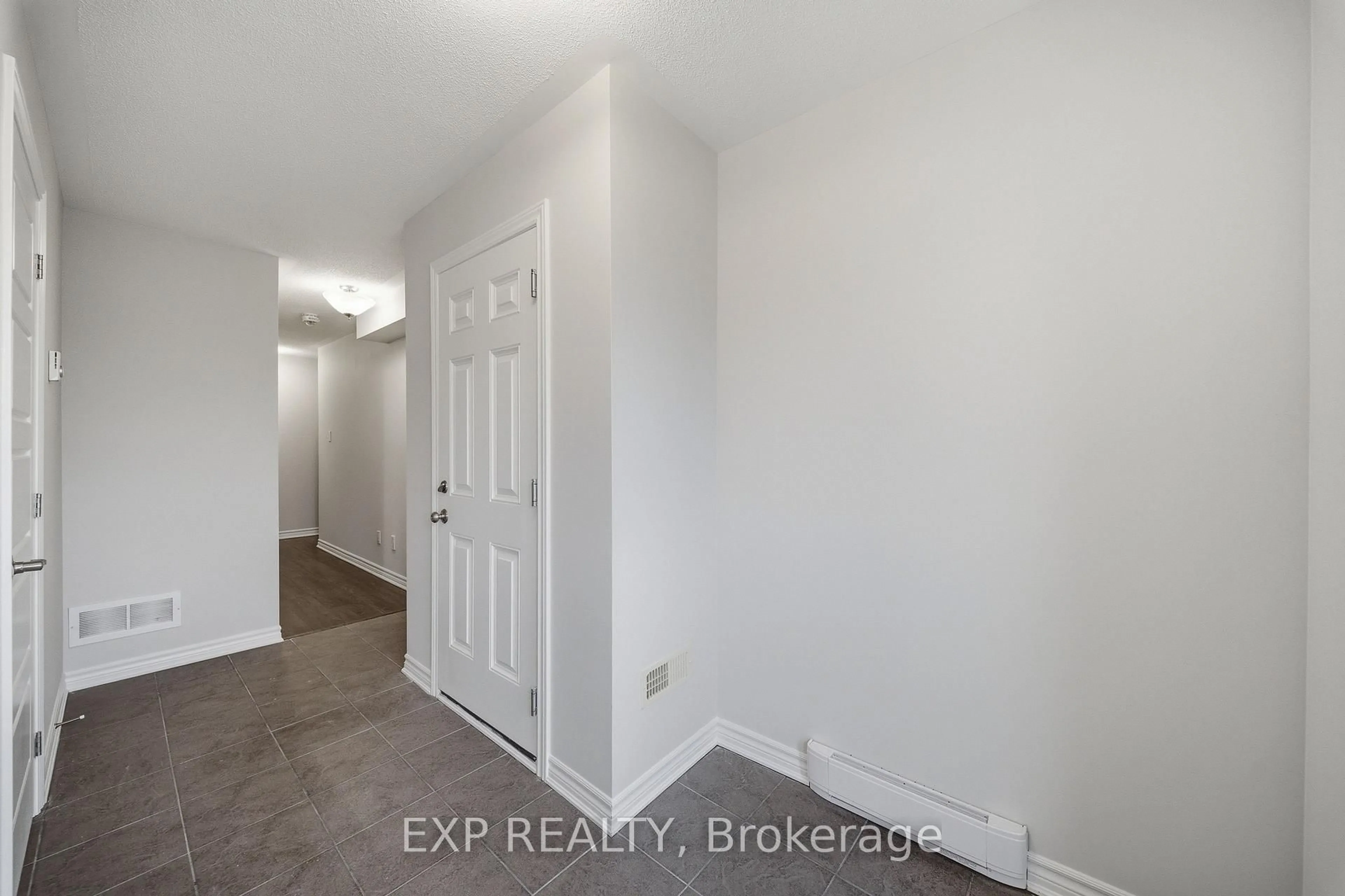 Indoor entryway for 359 Sweetfern Cres, Ottawa Ontario K4A 1A5