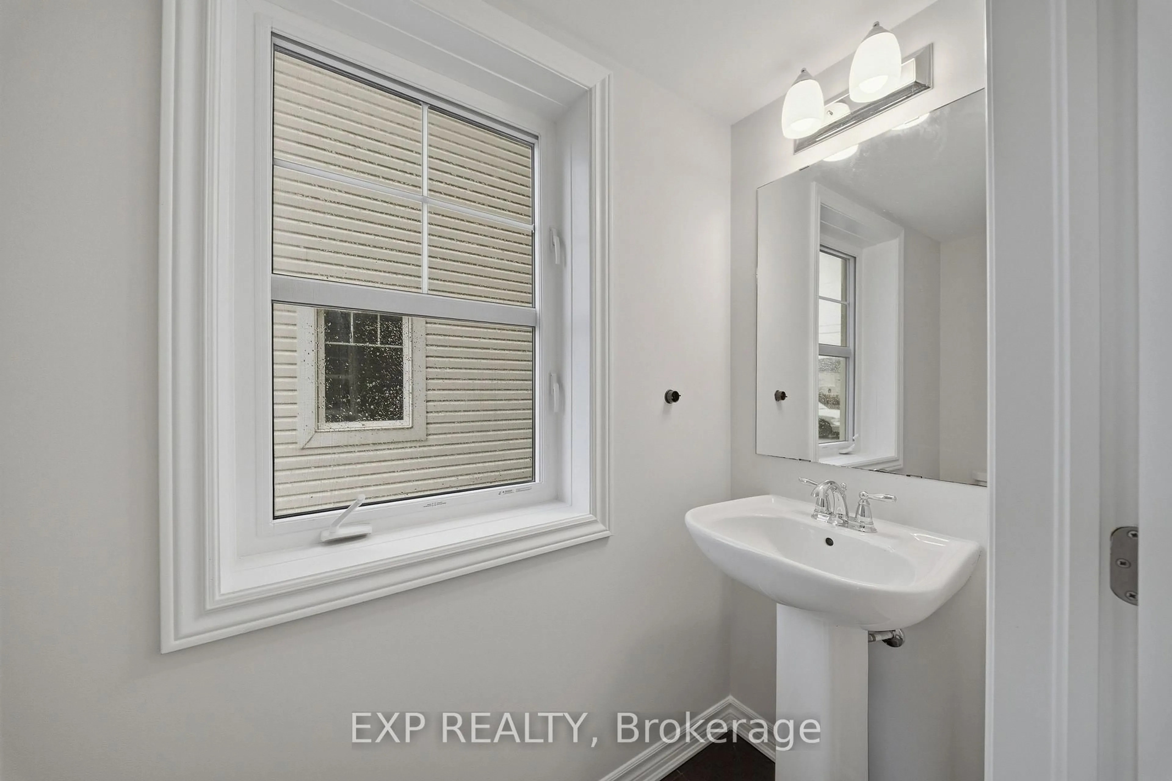 Standard bathroom, ceramic/tile floor for 359 Sweetfern Cres, Ottawa Ontario K4A 1A5