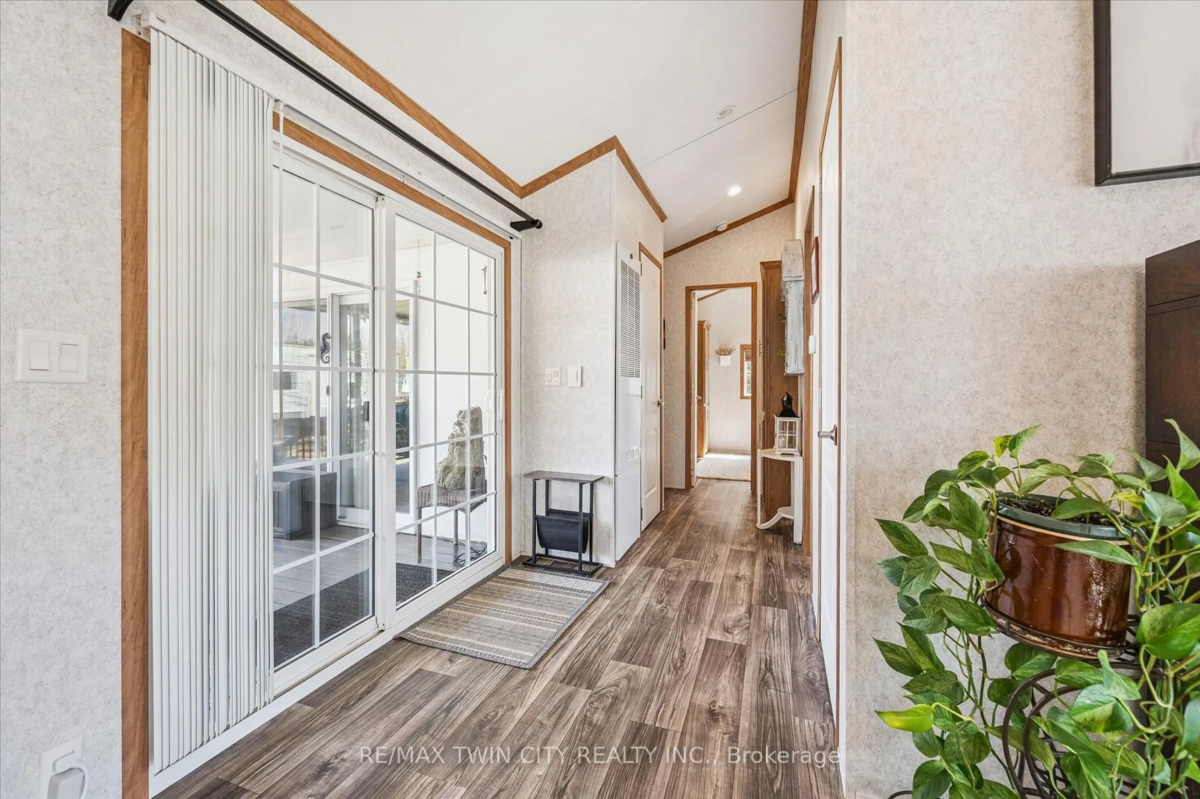 Indoor entryway for 930 Lakeshore Rd #83, Norfolk Ontario N0J 1T0