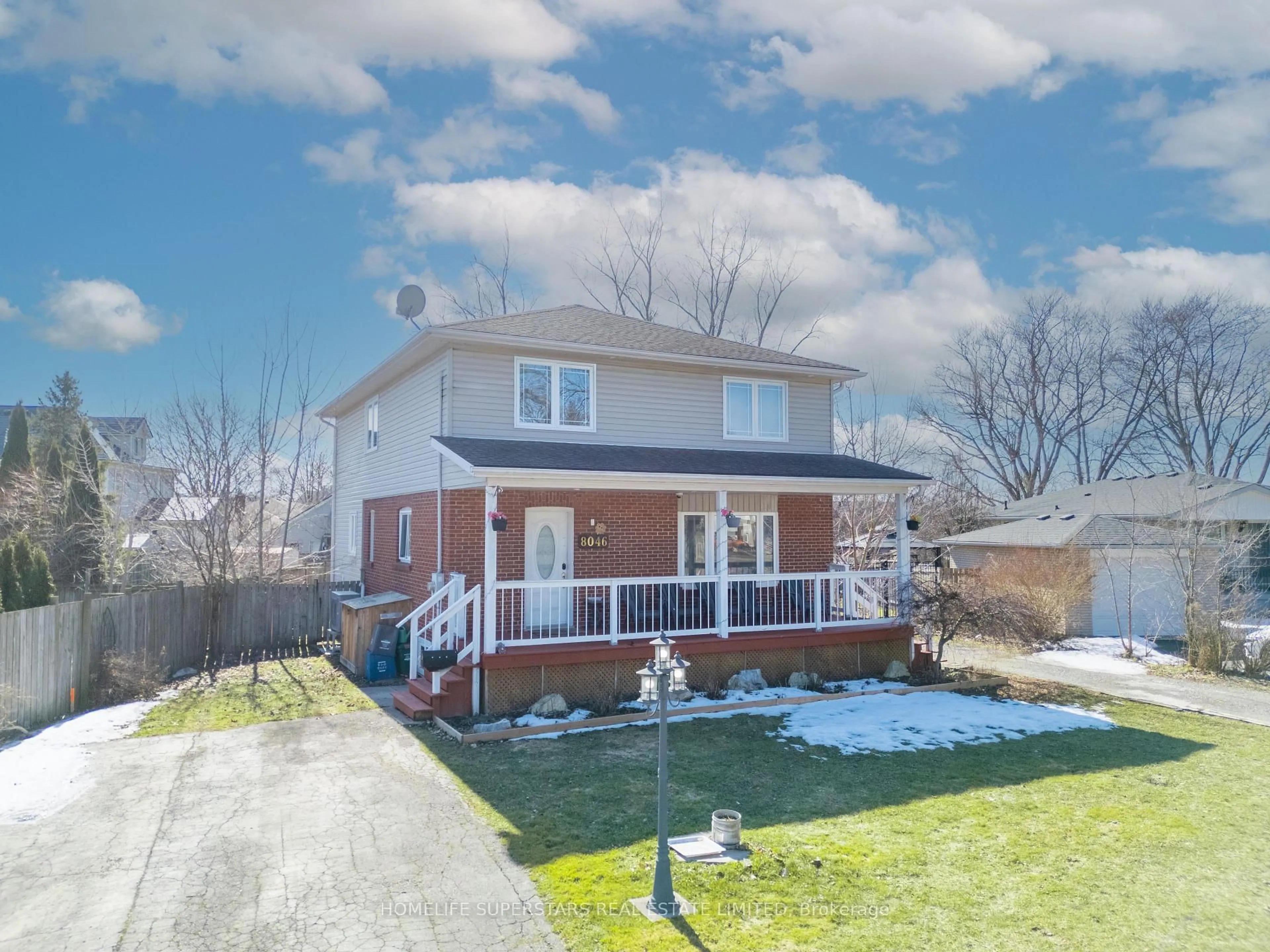 A pic from outside/outdoor area/front of a property/back of a property/a pic from drone, street for 8046 Beaverdams Rd, Niagara Falls Ontario L2H 1R8