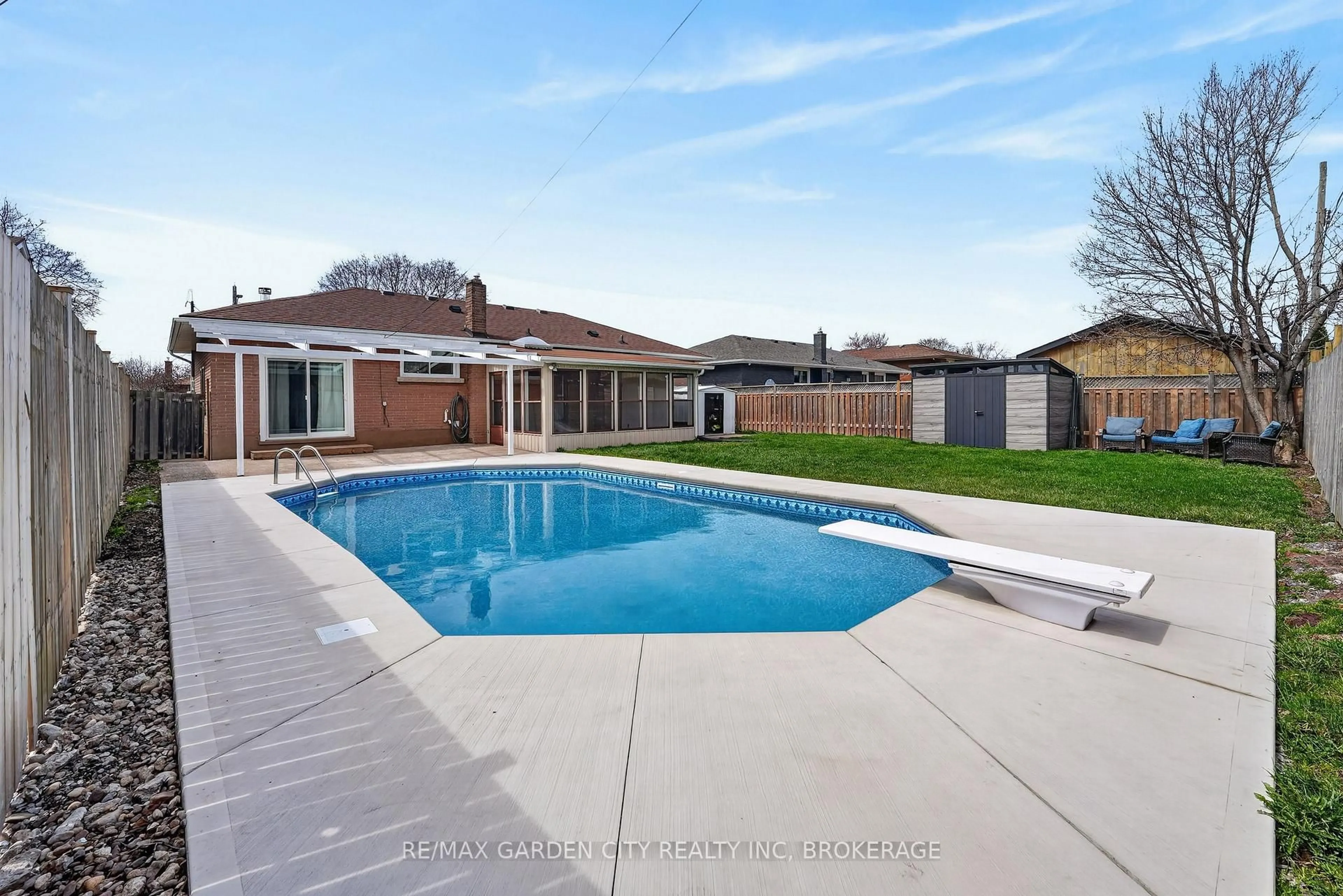 Pool for 77 Balmoral Ave, Welland Ontario L3B 1S5