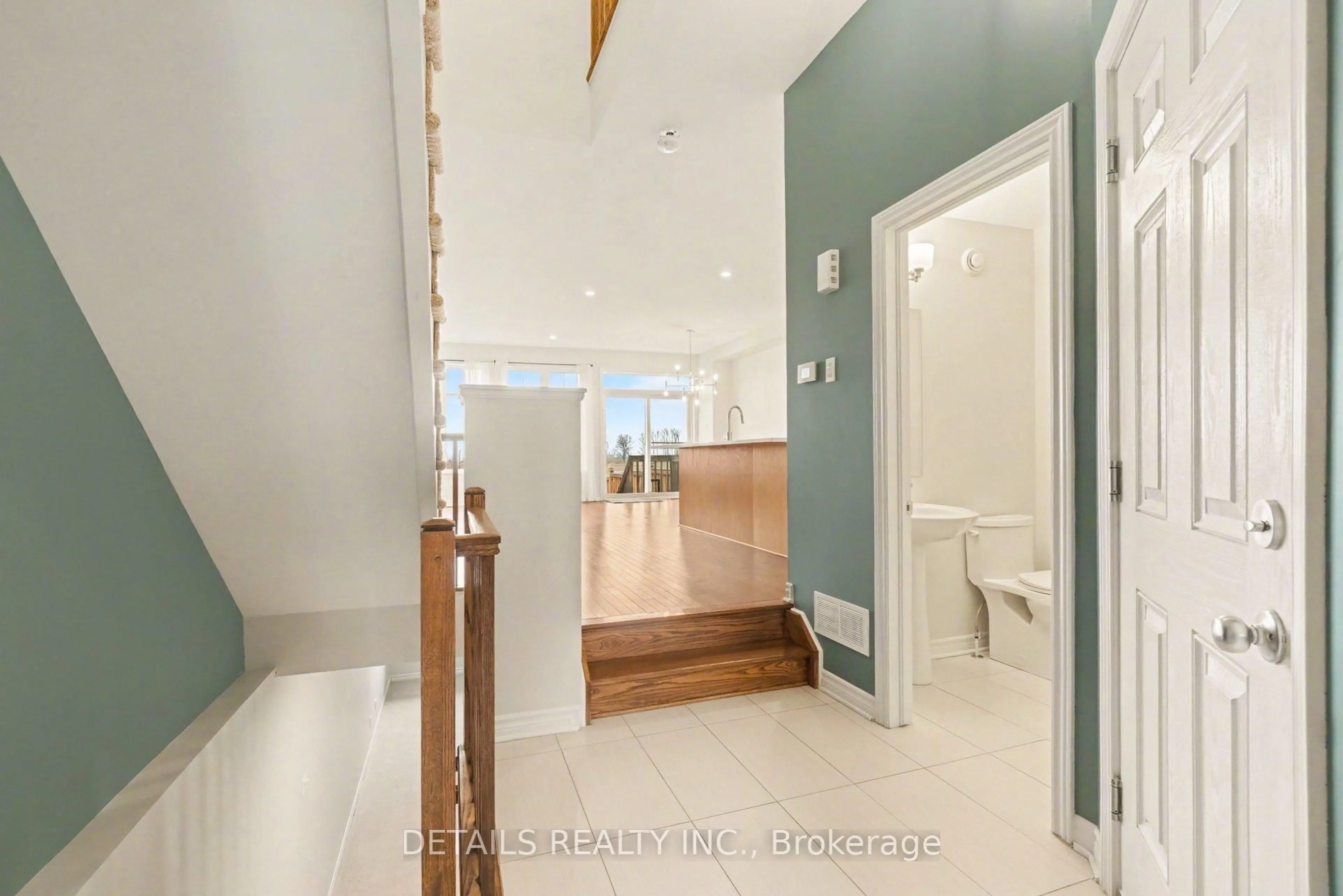 Indoor entryway for 355 Mishawashkode St, Orleans Ontario K4A 1E9