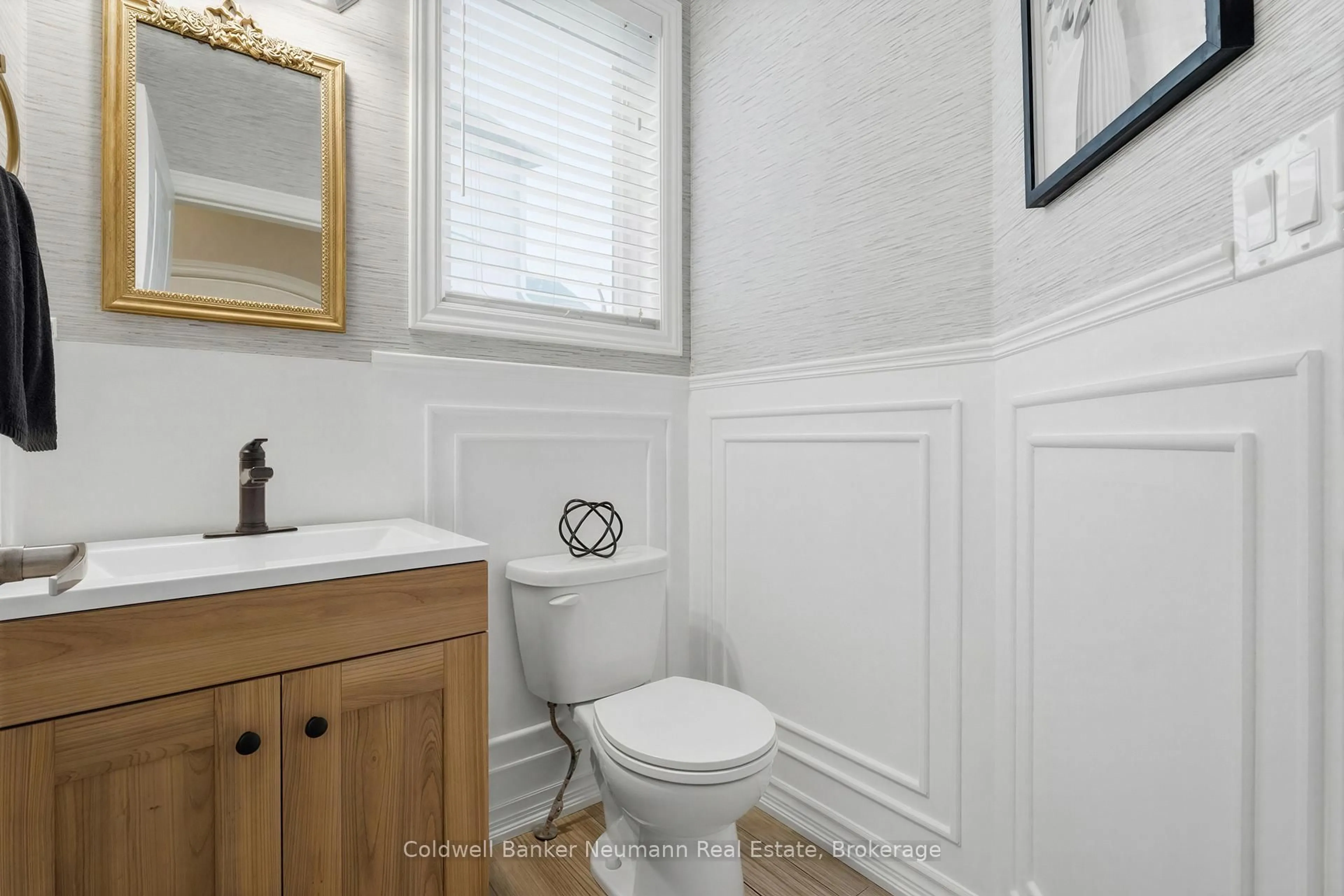 Standard bathroom, ceramic/tile floor for 86 Pettitt Dr, Guelph Ontario N1E 0M2
