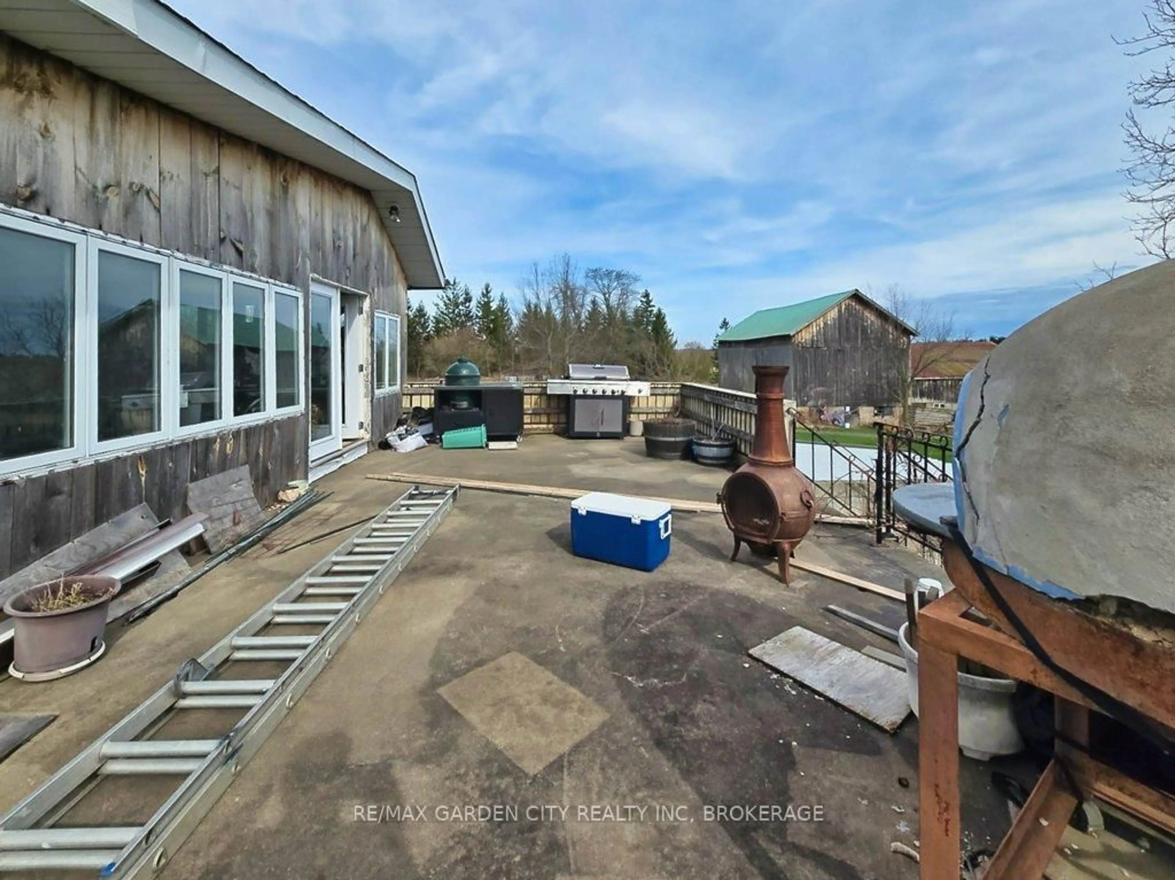 A pic from outside/outdoor area/front of a property/back of a property/a pic from drone, unknown for 1030 Metler Rd, Pelham Ontario L0S 1C0