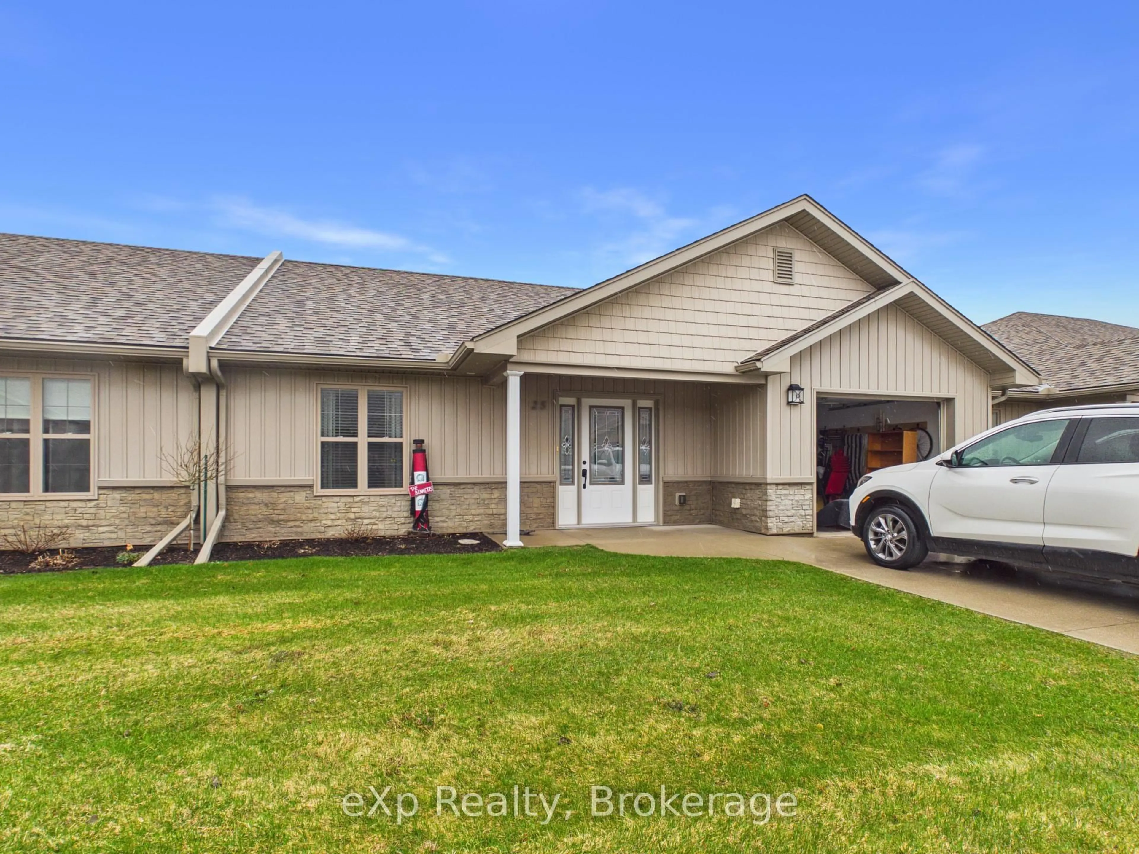 Home with vinyl exterior material, street for 264 Saratoga Rd #25, Kincardine Ontario N2Z 0C8