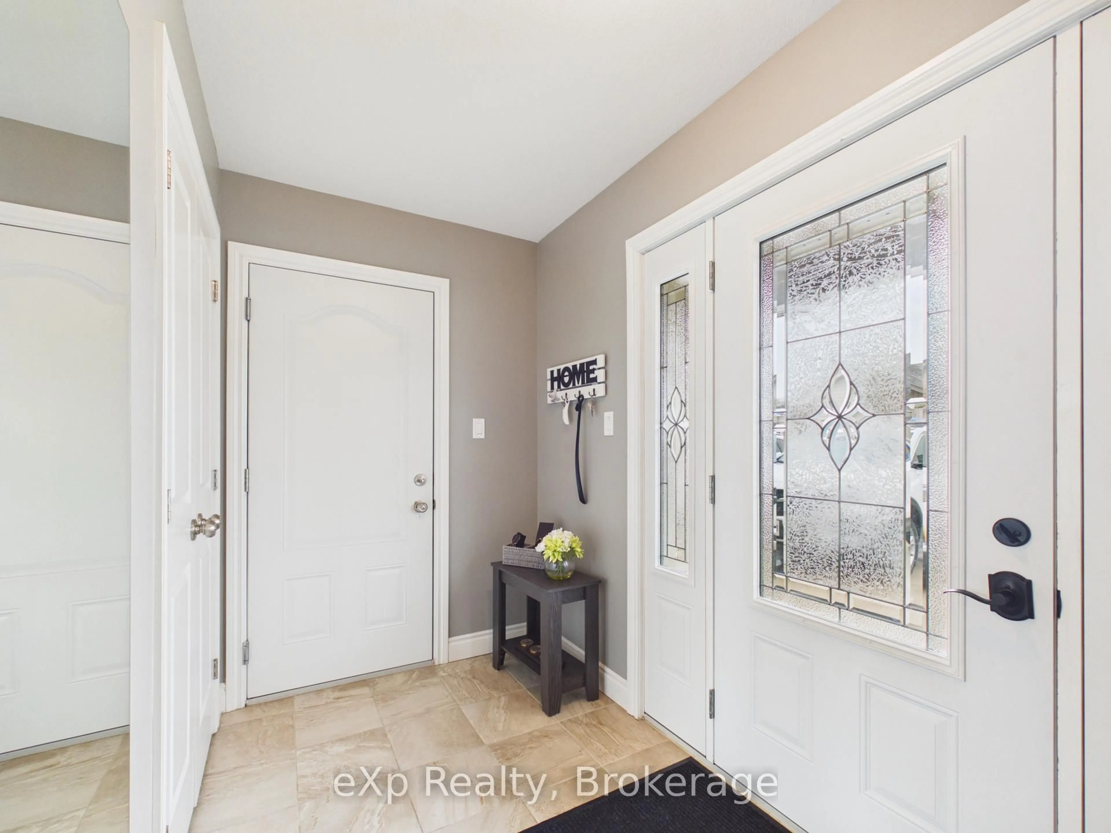 Indoor entryway for 264 Saratoga Rd #25, Kincardine Ontario N2Z 0C8