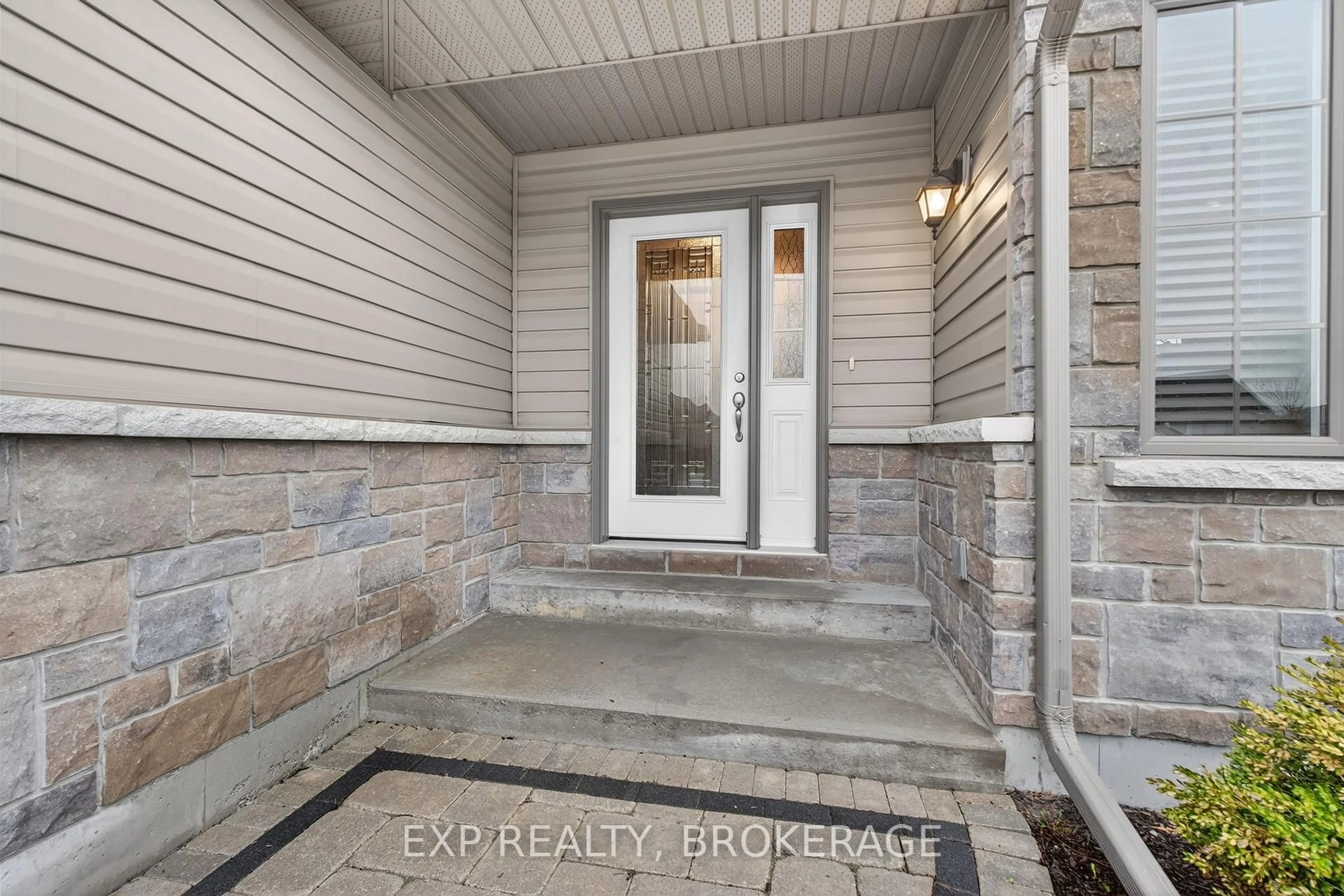 Indoor entryway for 79 DEACON Pl, Belleville Ontario K8P 0G4