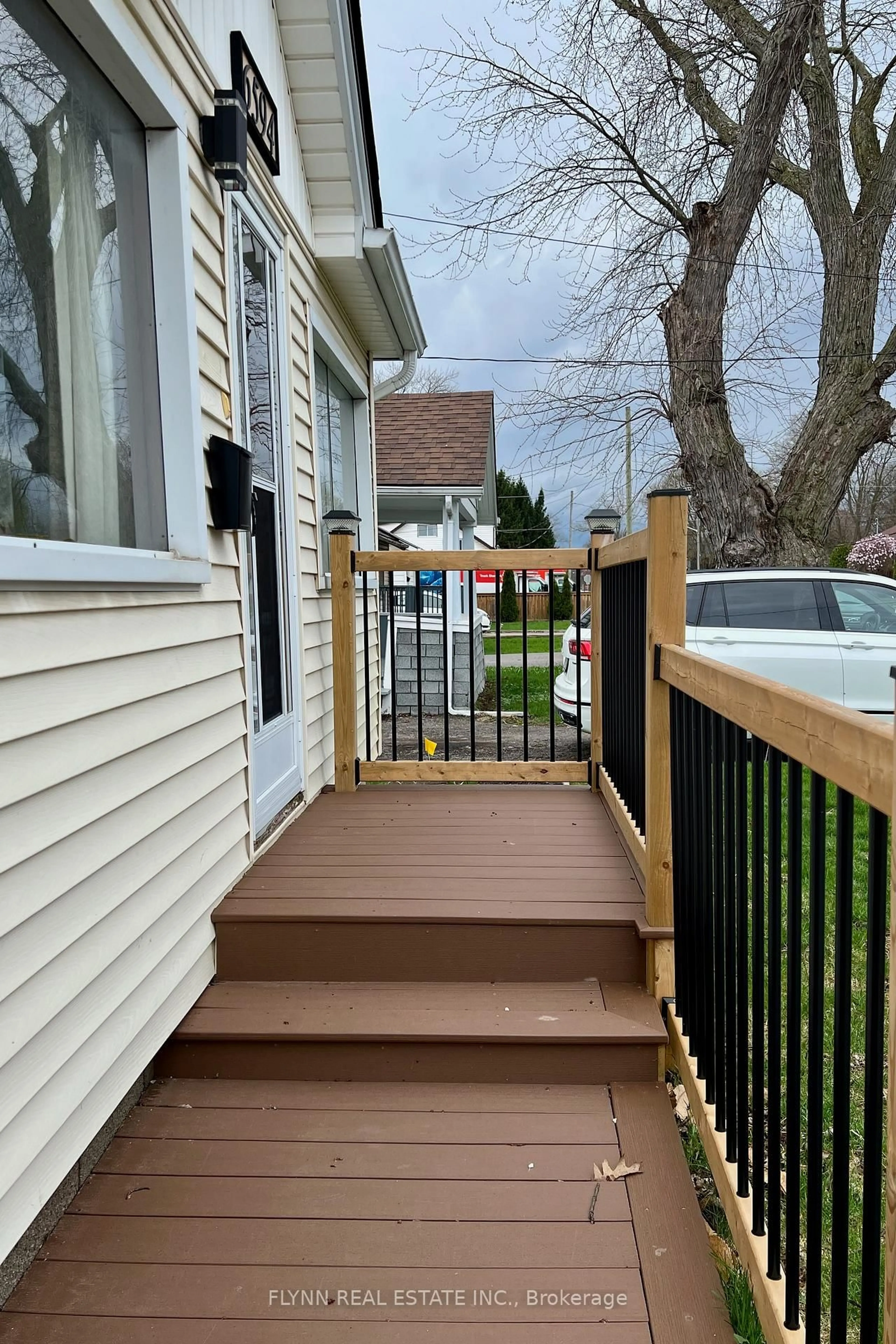 Unknown for 6594 Barker St, Niagara Falls Ontario L2G 1Y8