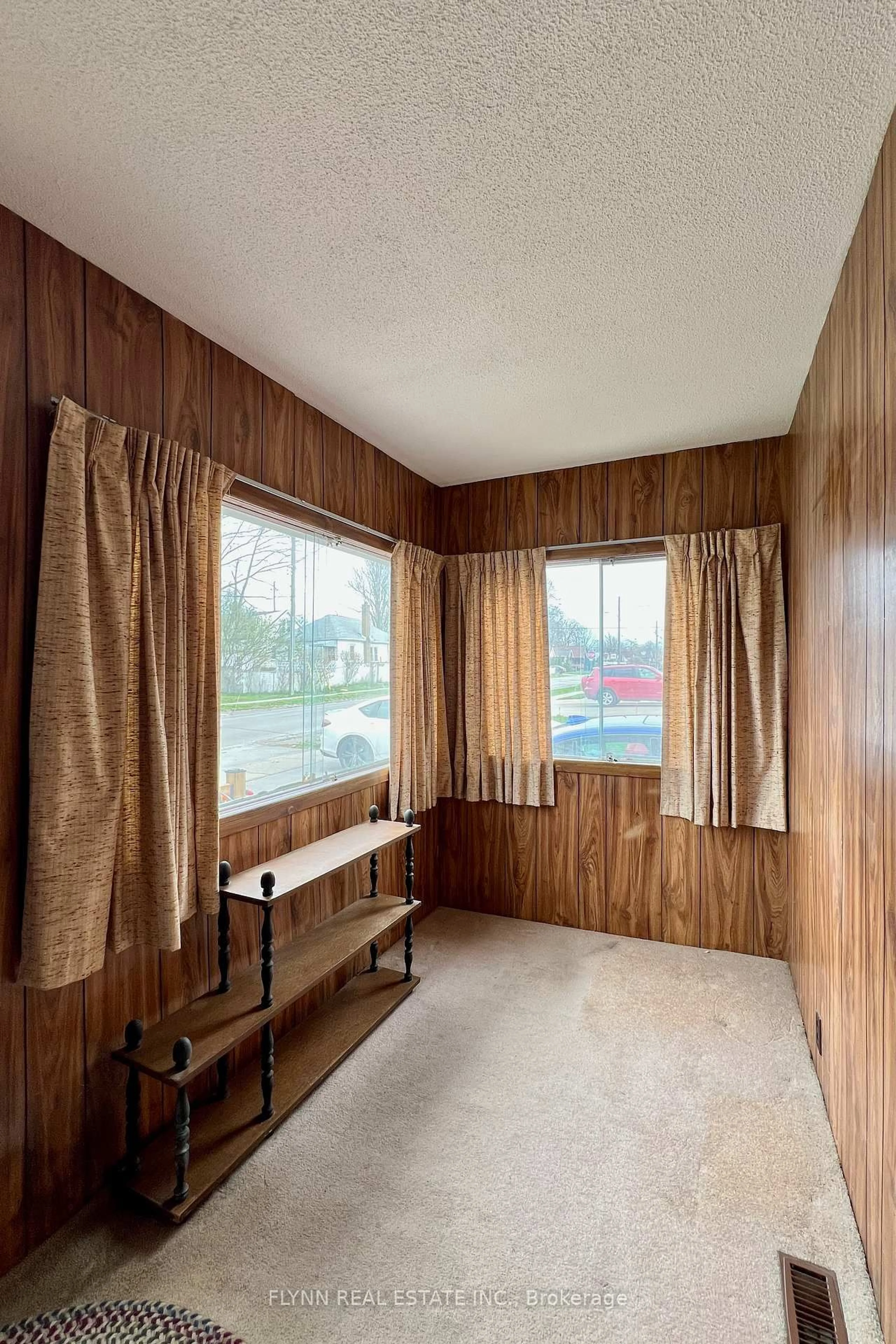 A pic of a room for 6594 Barker St, Niagara Falls Ontario L2G 1Y8