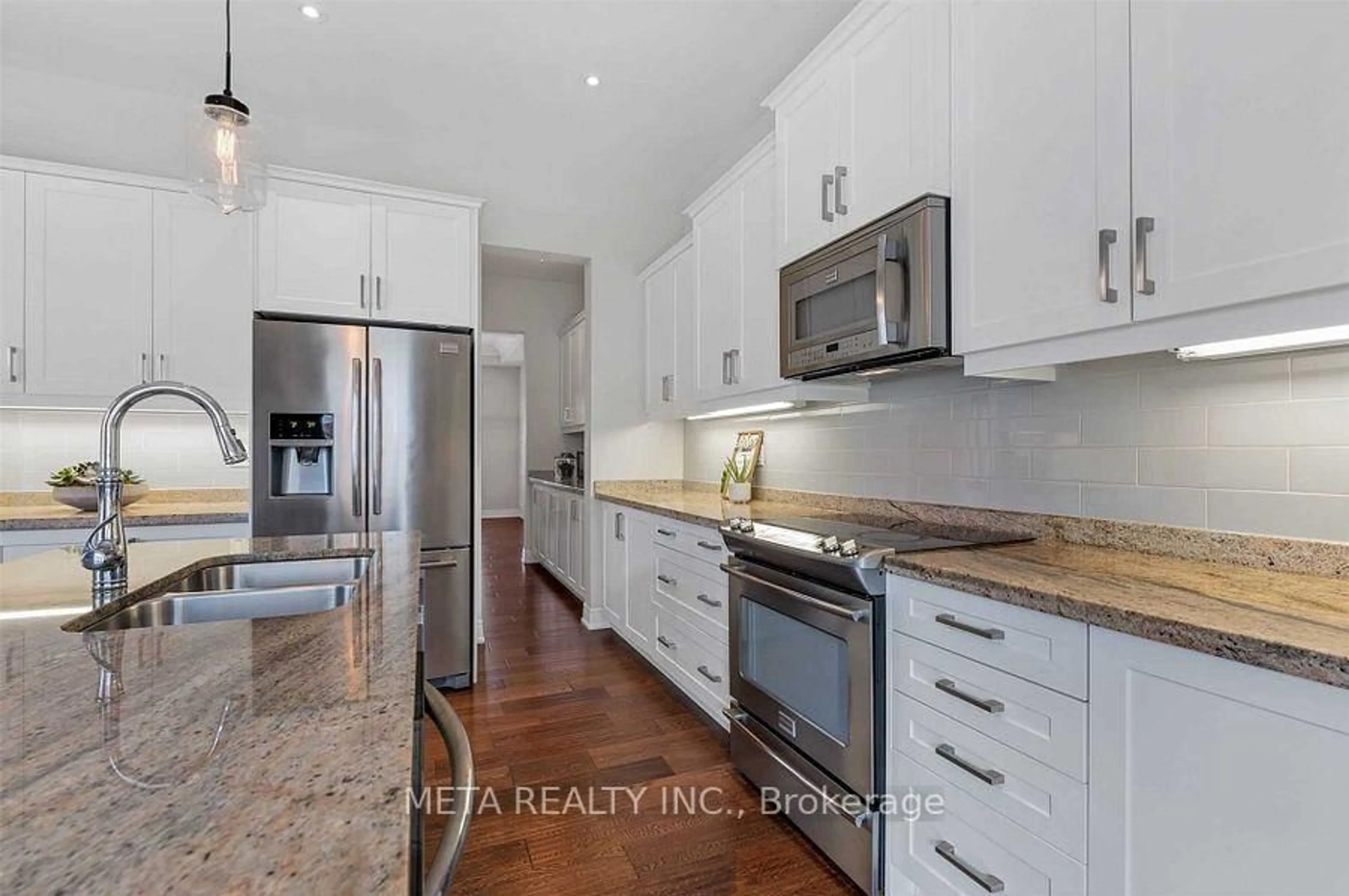 Open concept kitchen, ceramic/tile floor for 67 Copes Lane, Hamilton Ontario L8E 5C1