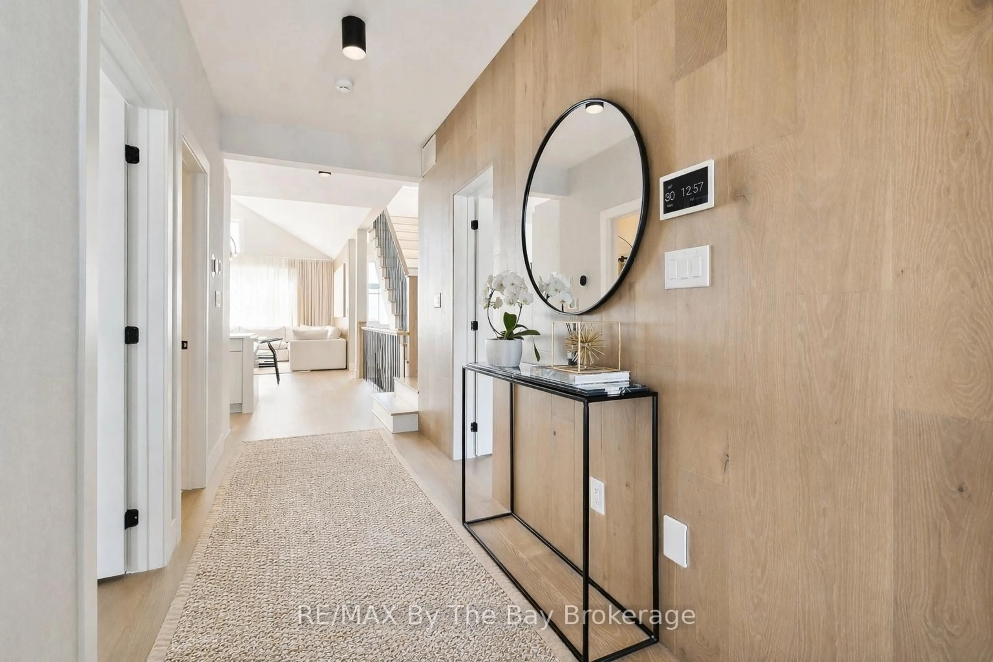 Indoor entryway for 113 Black Willow Cres, Blue Mountains Ontario L9Y 5L8