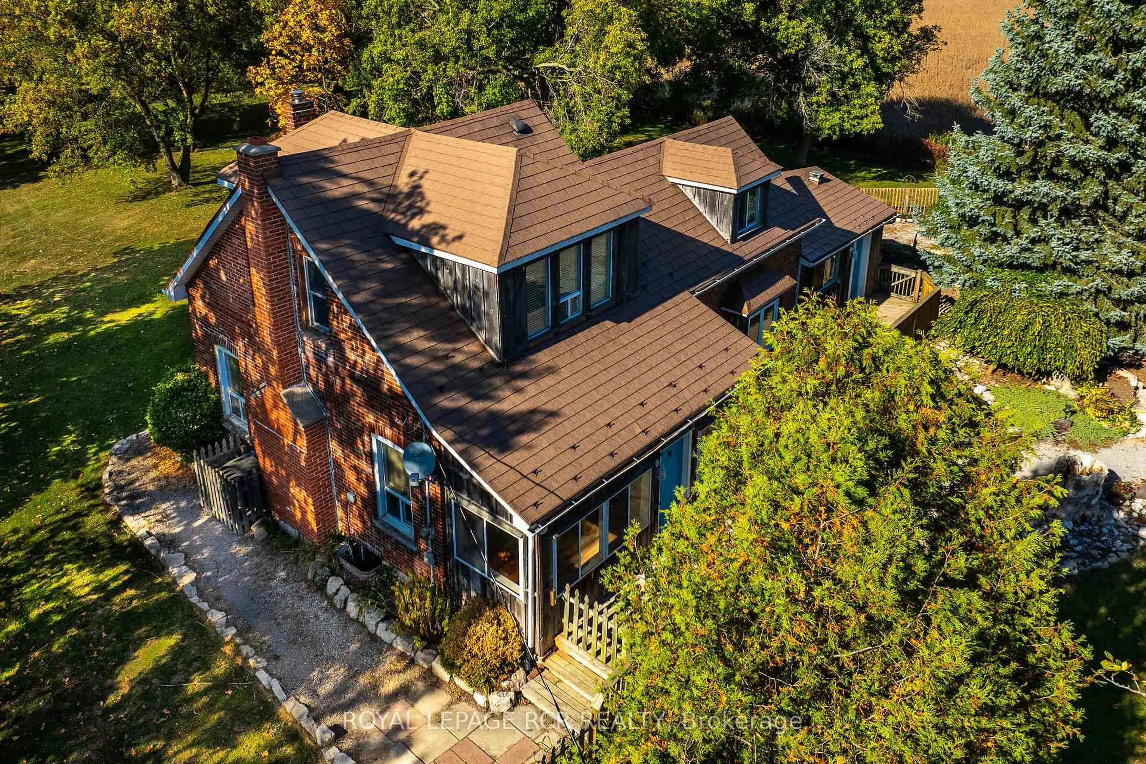 A pic from outside/outdoor area/front of a property/back of a property/a pic from drone, building for 1069 Haldimand 66 Rd, Haldimand Ontario N3W 1P8