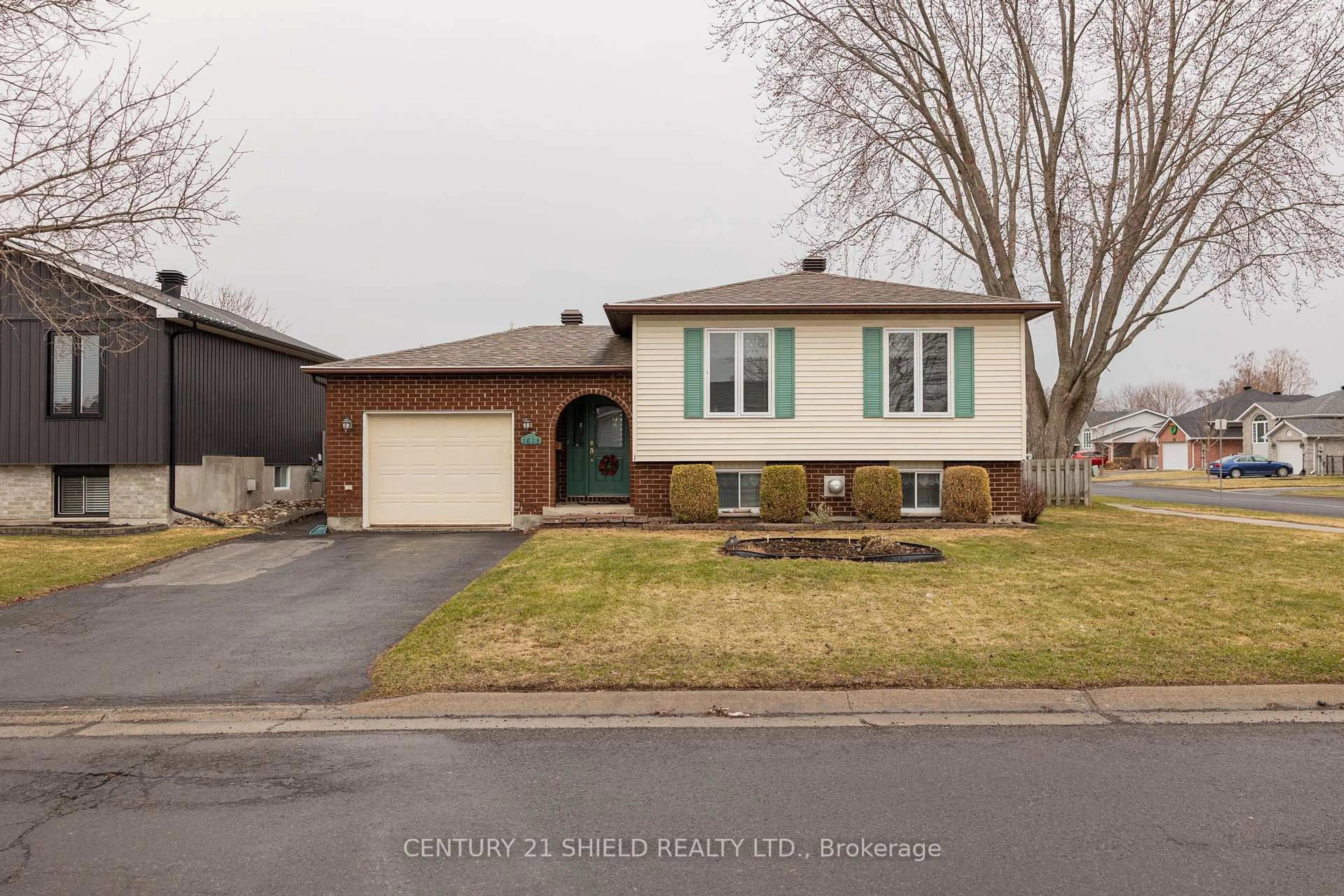 Home with brick exterior material, street for 1613 Walton St, Cornwall Ontario K6H 7A7