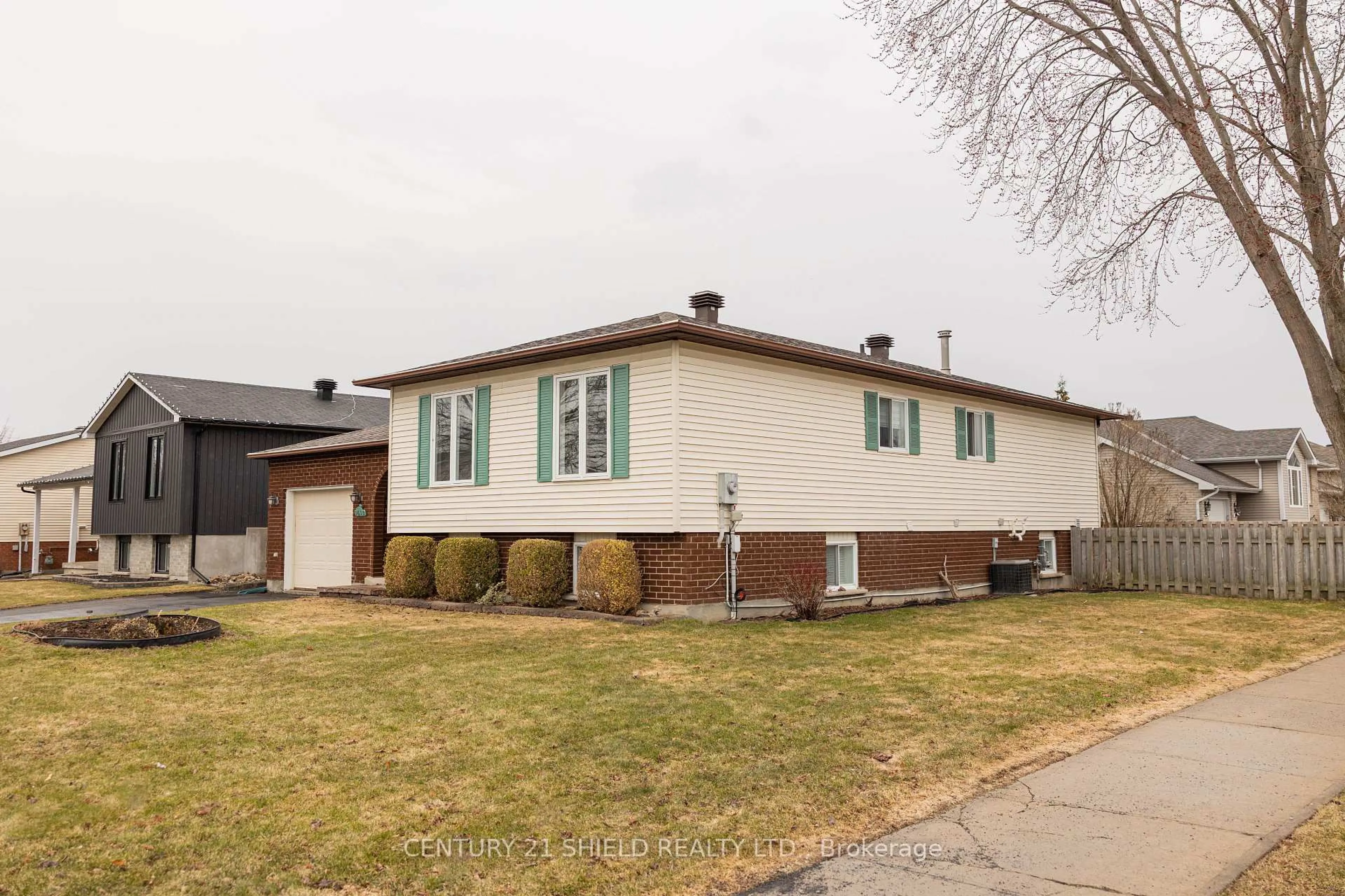 Unknown for 1613 Walton St, Cornwall Ontario K6H 7A7