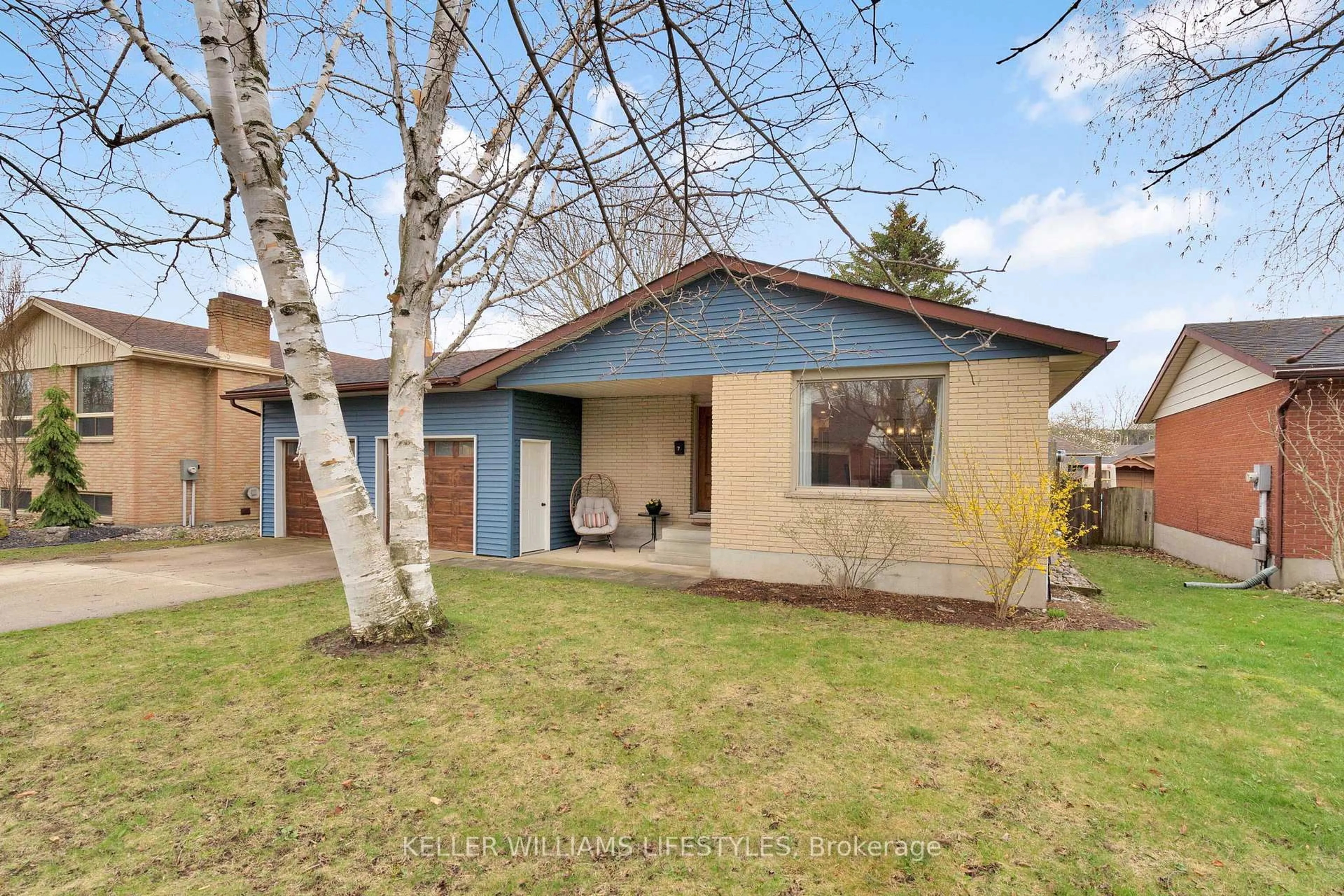 Unknown for 7 Locke Hts, Strathroy-Caradoc Ontario N7G 3X1