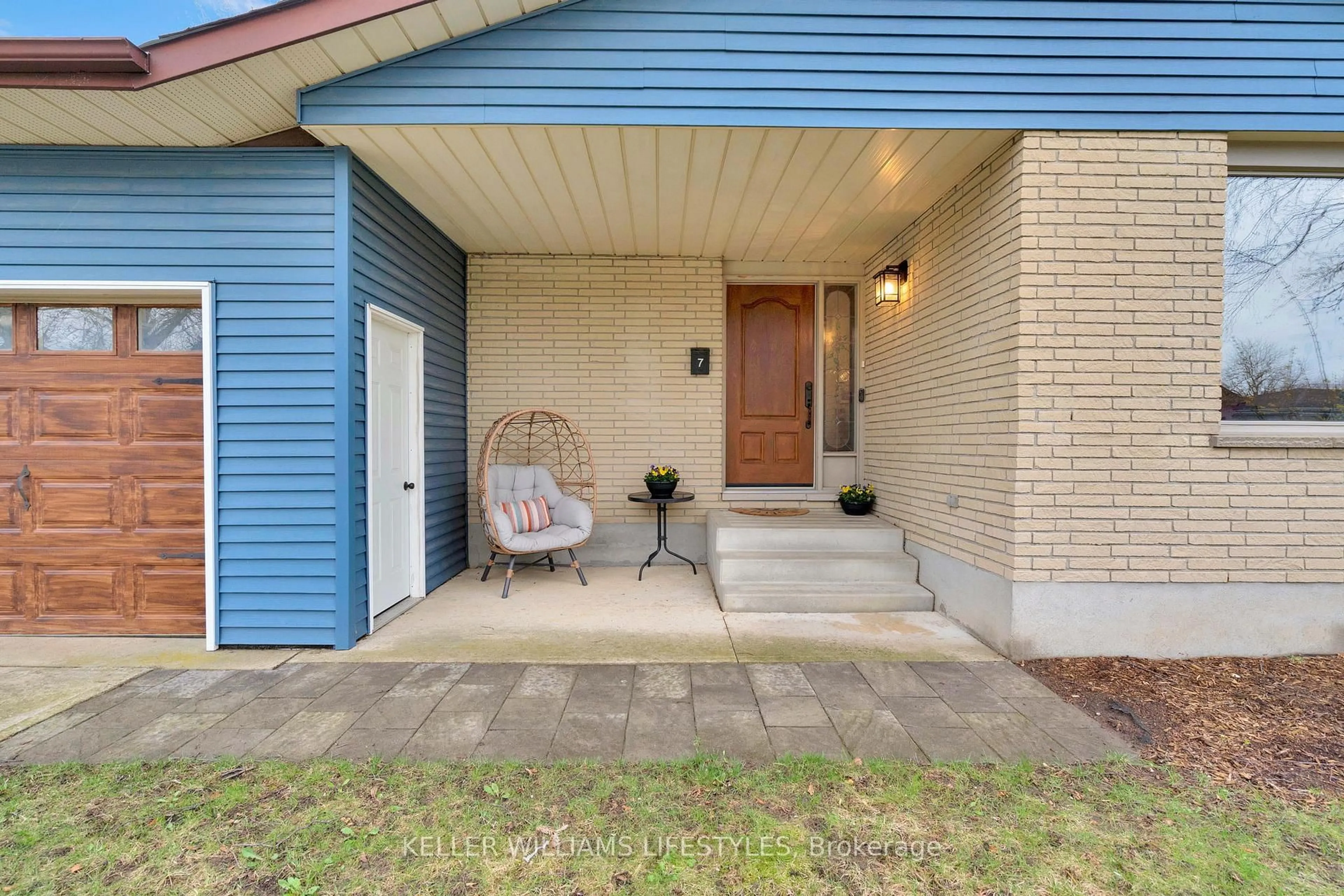 Unknown for 7 Locke Hts, Strathroy-Caradoc Ontario N7G 3X1