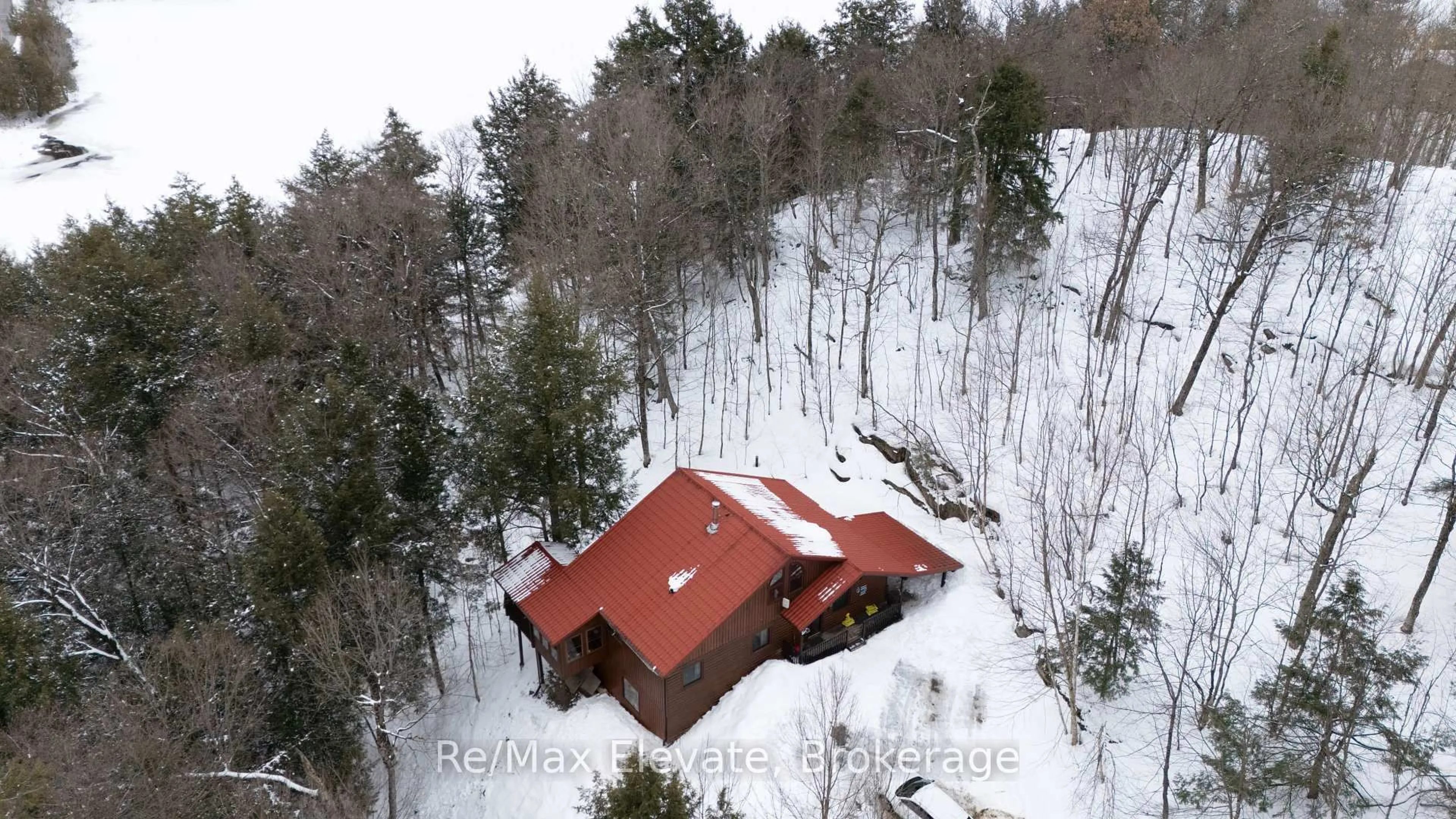A pic from outside/outdoor area/front of a property/back of a property/a pic from drone, building for 1012 VILLAGE 1 Rd #3, Muskoka Lakes Ontario P0B 1M0