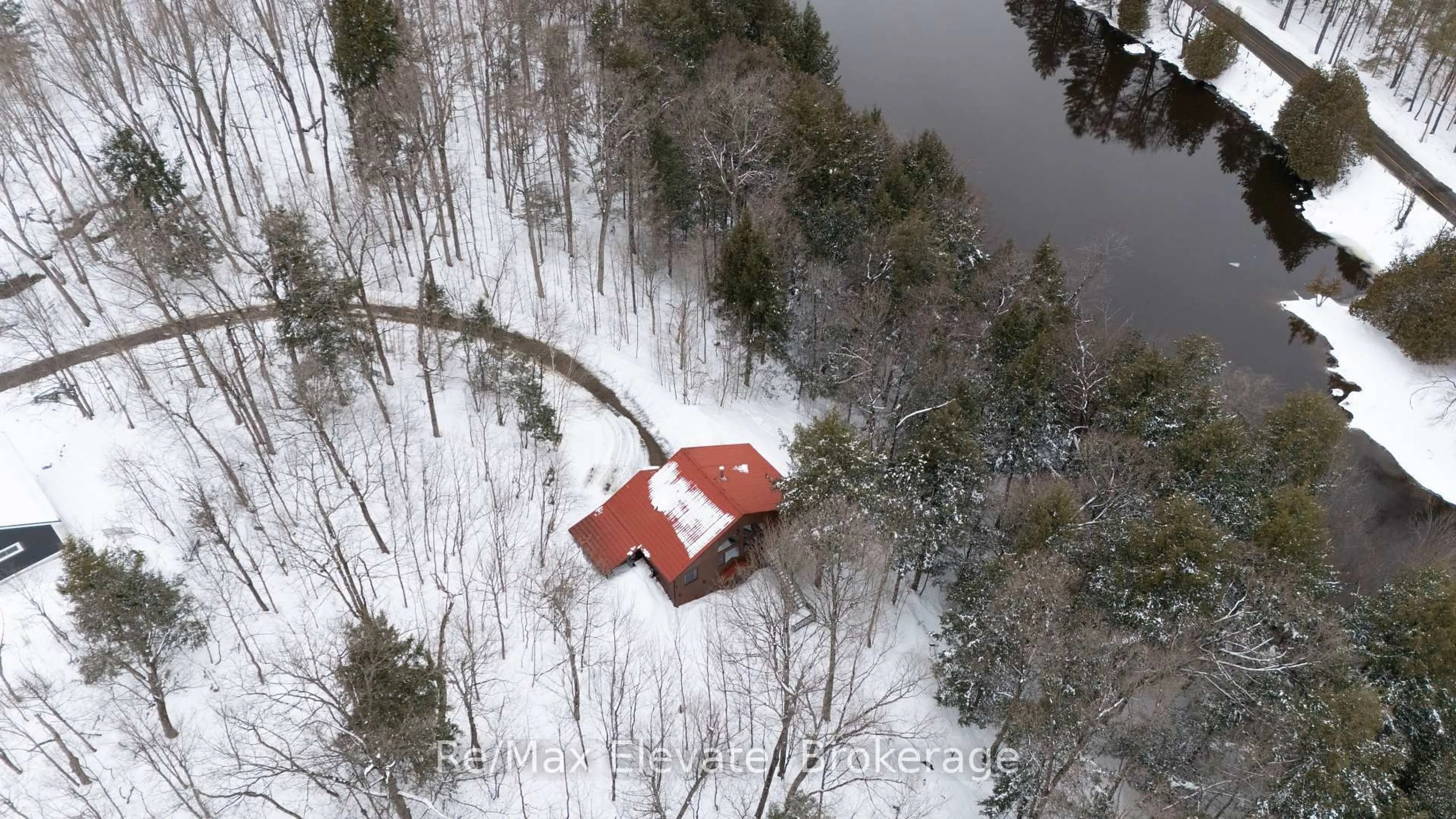 A pic from outside/outdoor area/front of a property/back of a property/a pic from drone, building for 1012 VILLAGE 1 Rd #3, Muskoka Lakes Ontario P0B 1M0