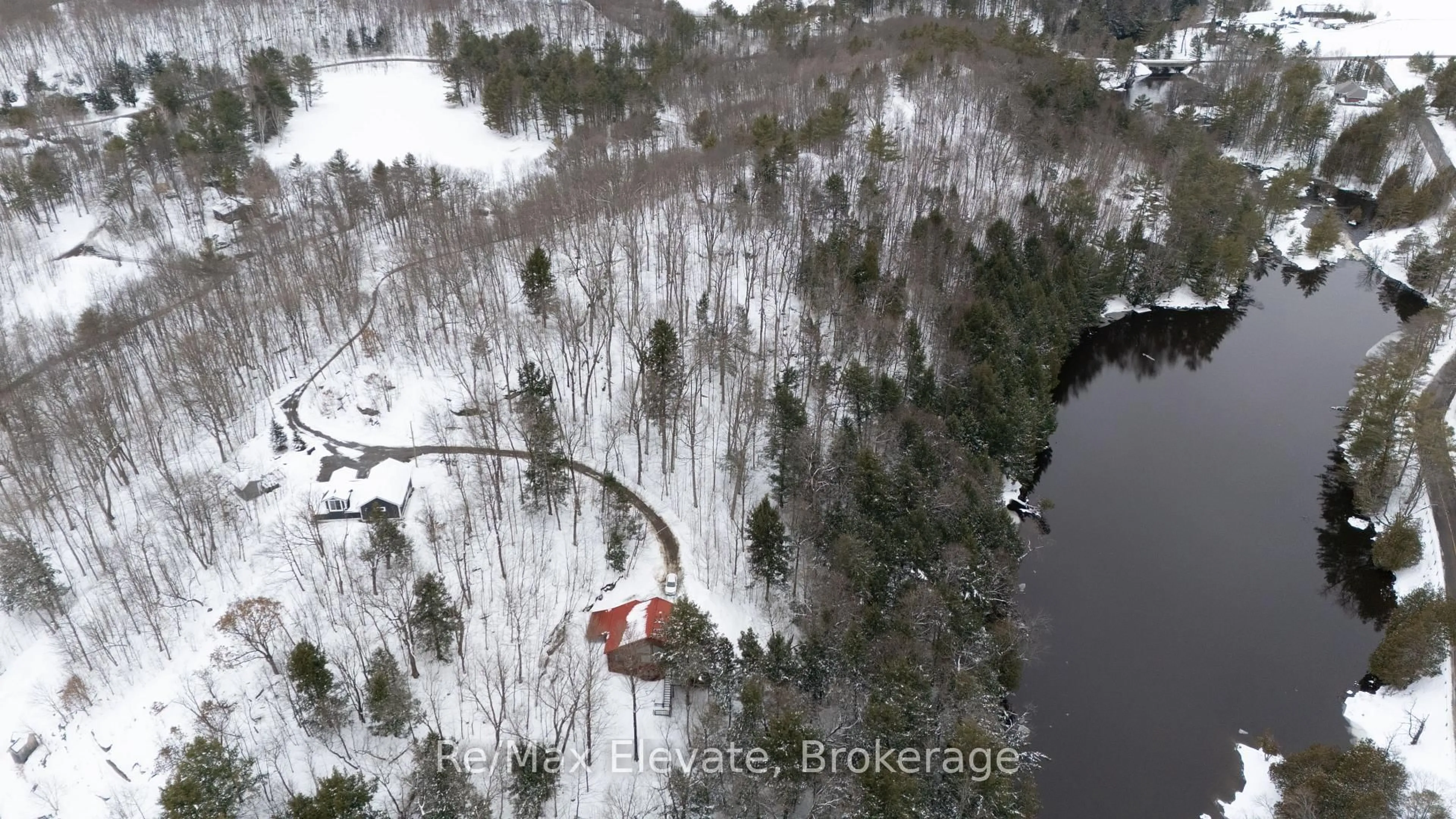 A pic from outside/outdoor area/front of a property/back of a property/a pic from drone, unknown for 1012 VILLAGE 1 Rd #3, Muskoka Lakes Ontario P0B 1M0