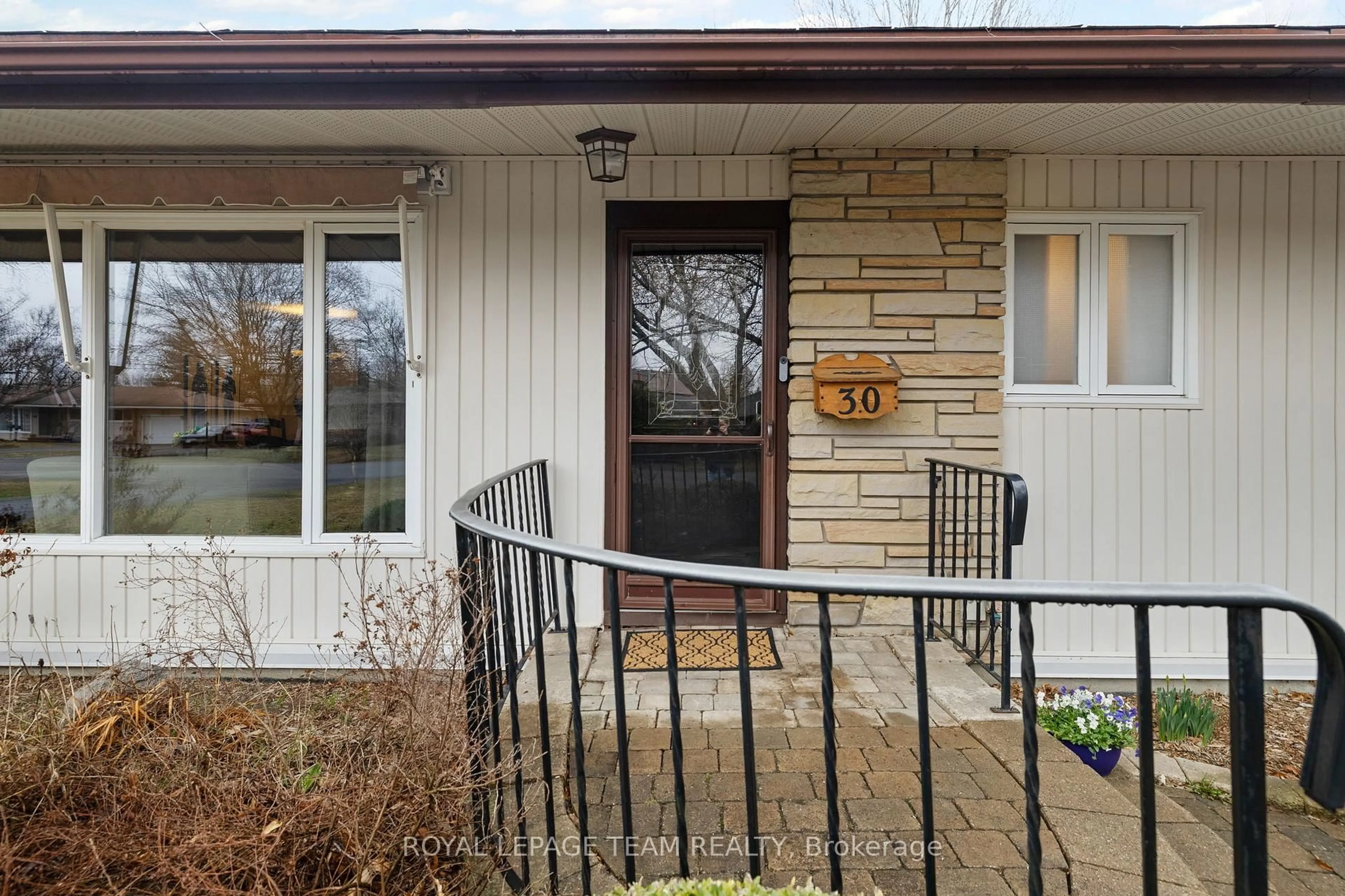 Unknown for 30 Elmsley Cres, Ottawa Ontario K2H 6V3