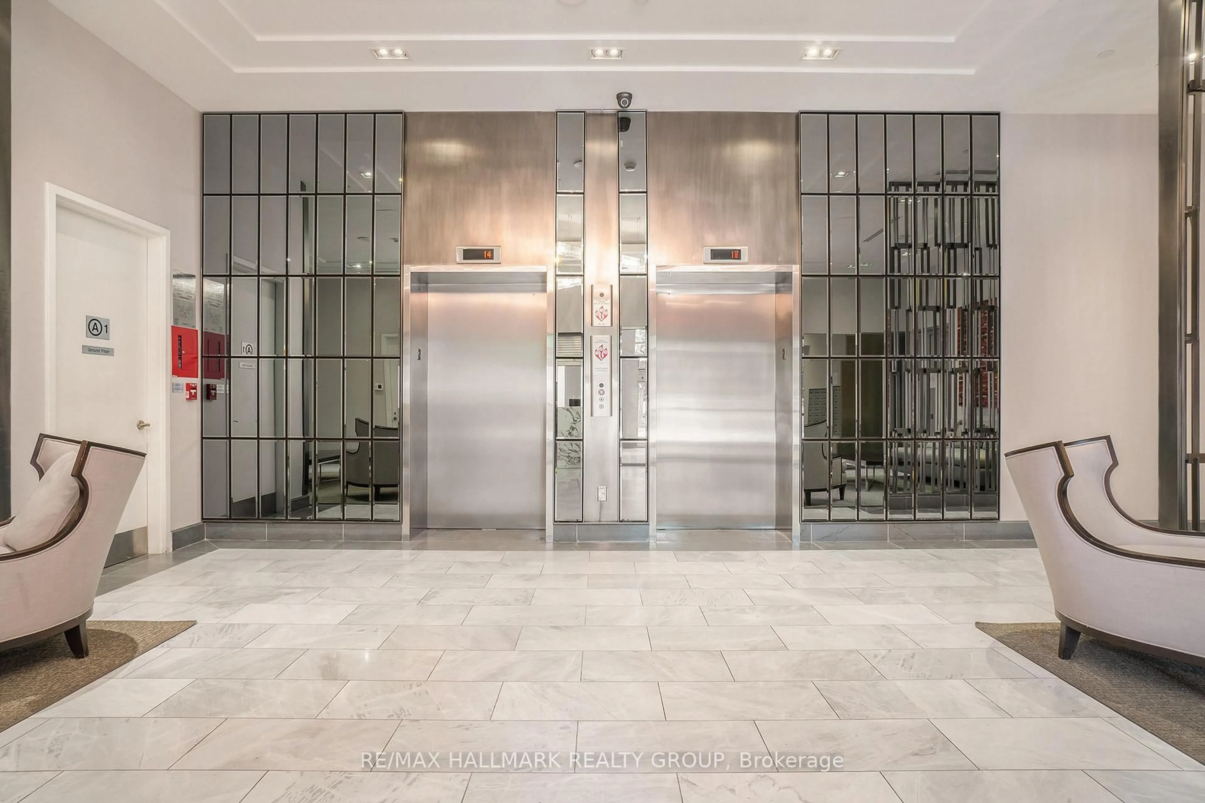 Indoor foyer for 300 Lisgar St #1208, Ottawa Ontario K2P 0E2