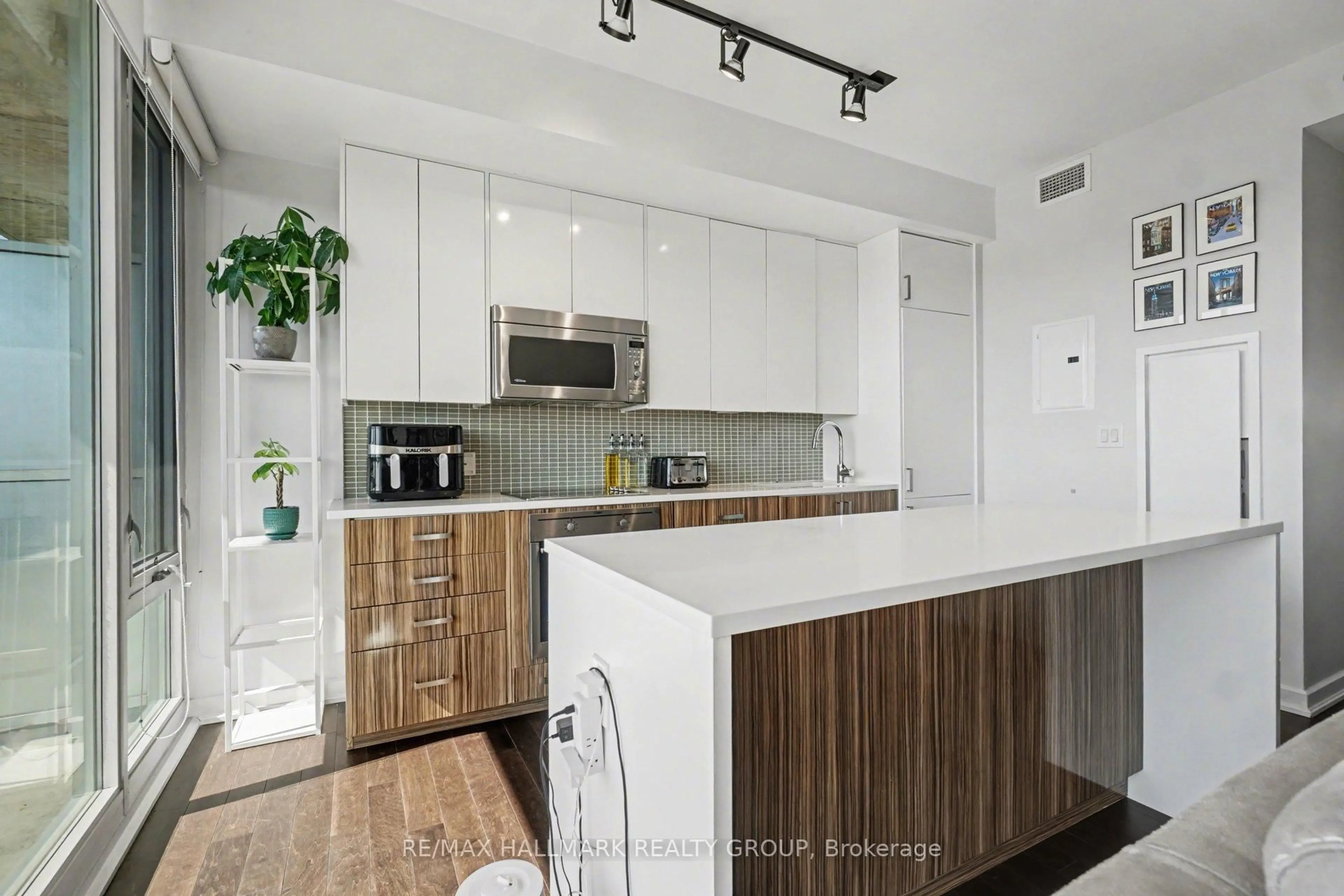 Unknown for 300 Lisgar St #1208, Ottawa Ontario K2P 0E2