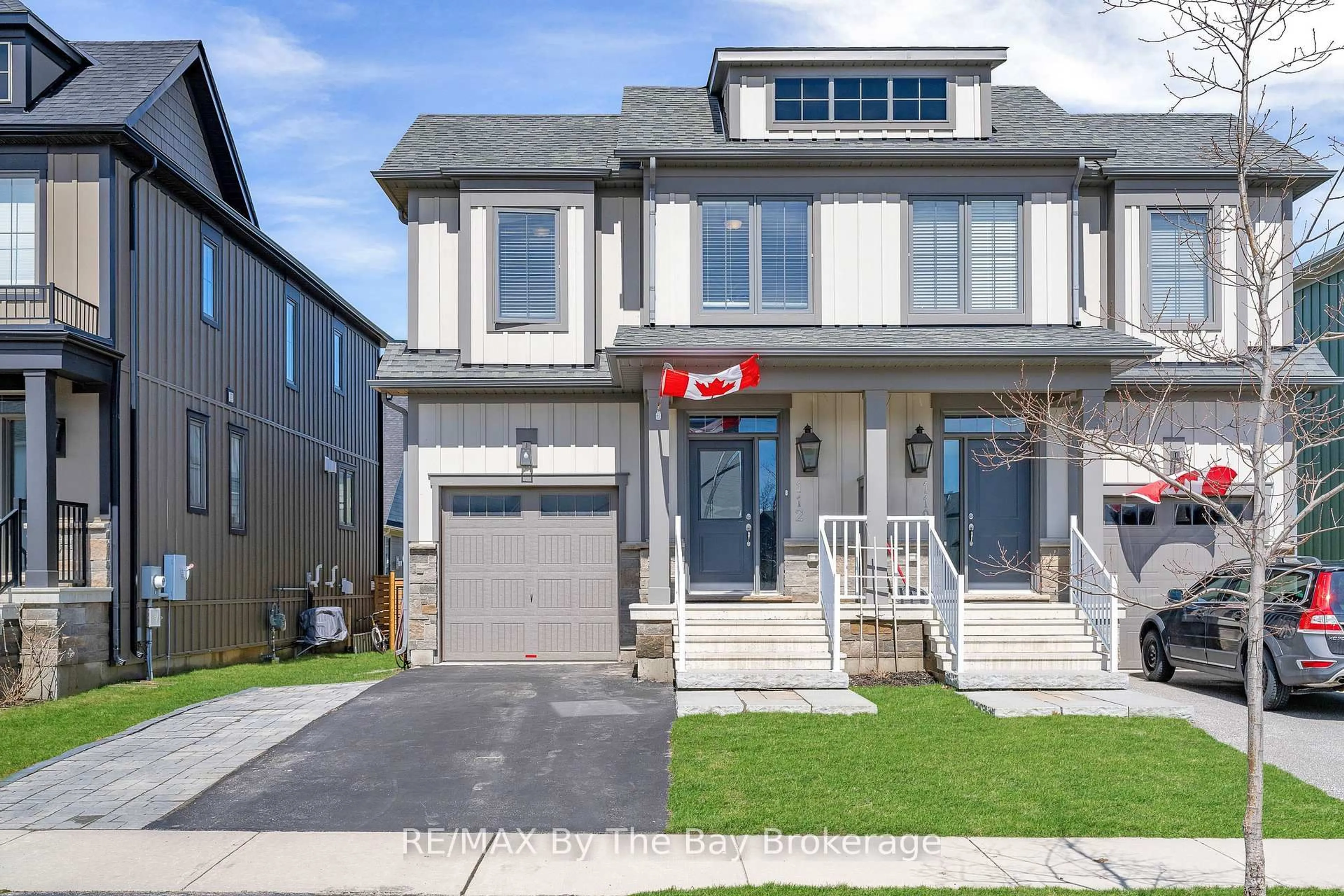 Home with vinyl exterior material, street for 112 Sycamore St, Blue Mountains Ontario L9Y 4E2