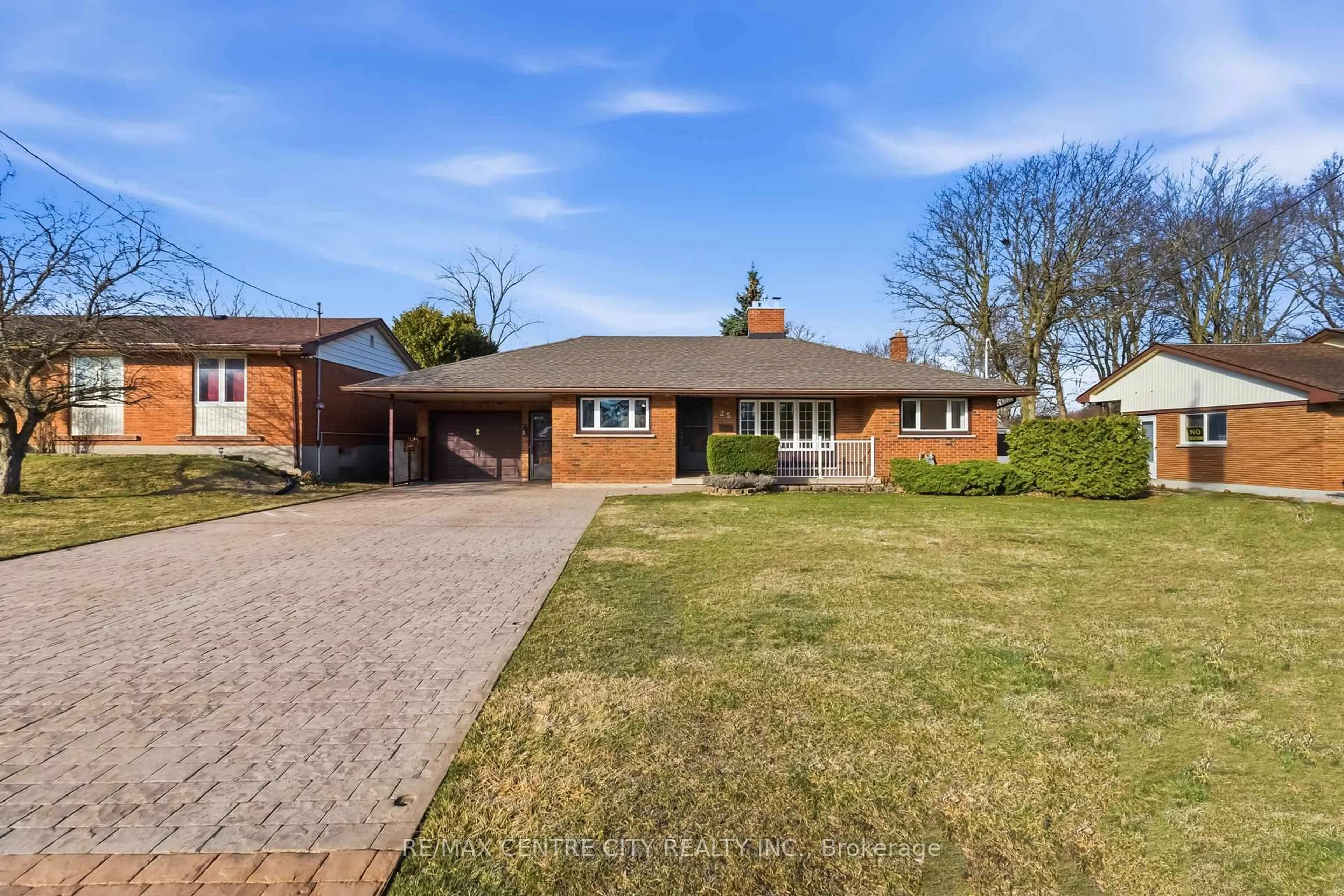 A pic from outside/outdoor area/front of a property/back of a property/a pic from drone, street for 25 Wistow St, London East Ontario N5Y 1C9