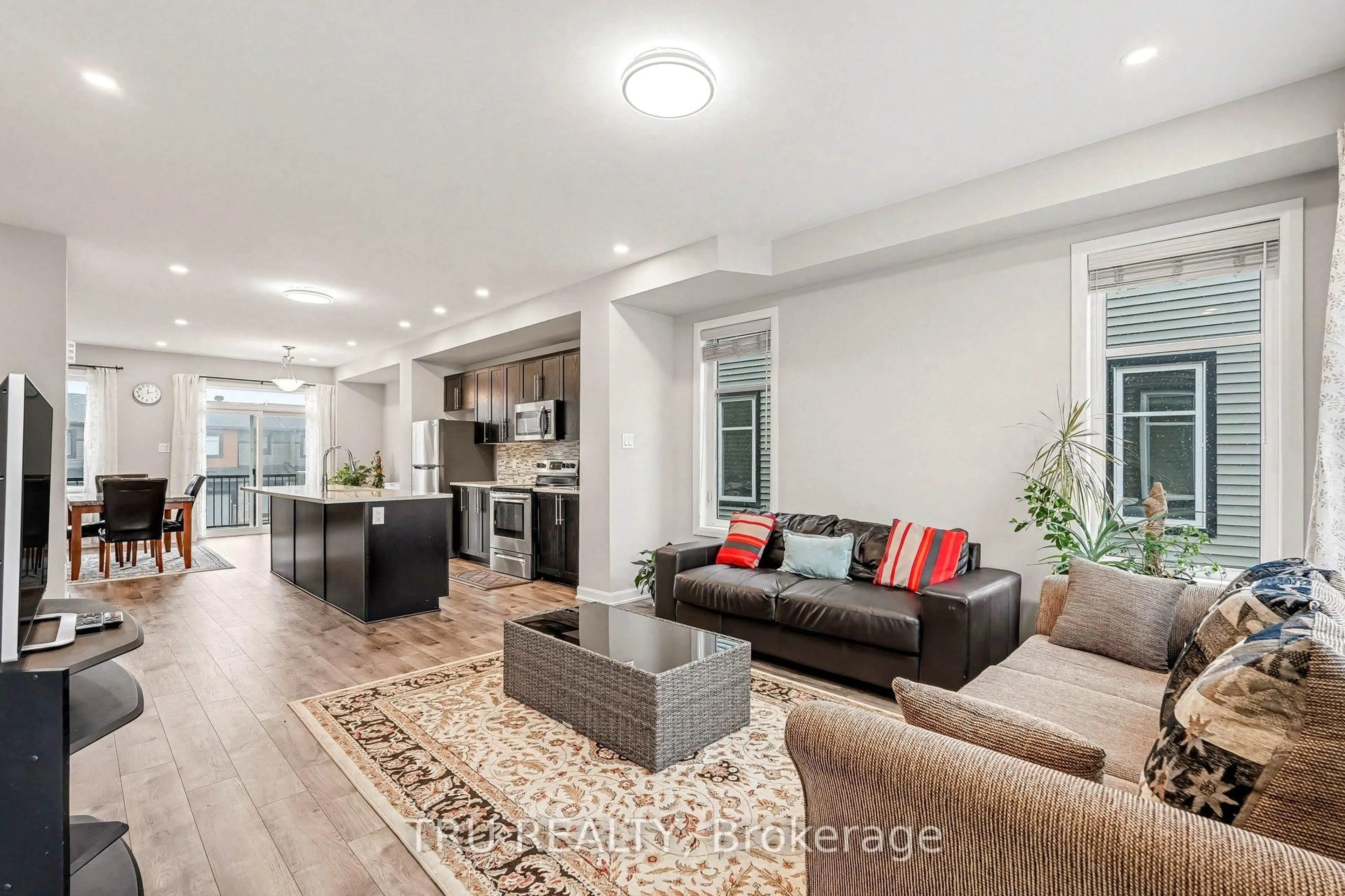 Living room with furniture, unknown for 1119 Speedvale Crt, Kanata Ontario K2T 0P5