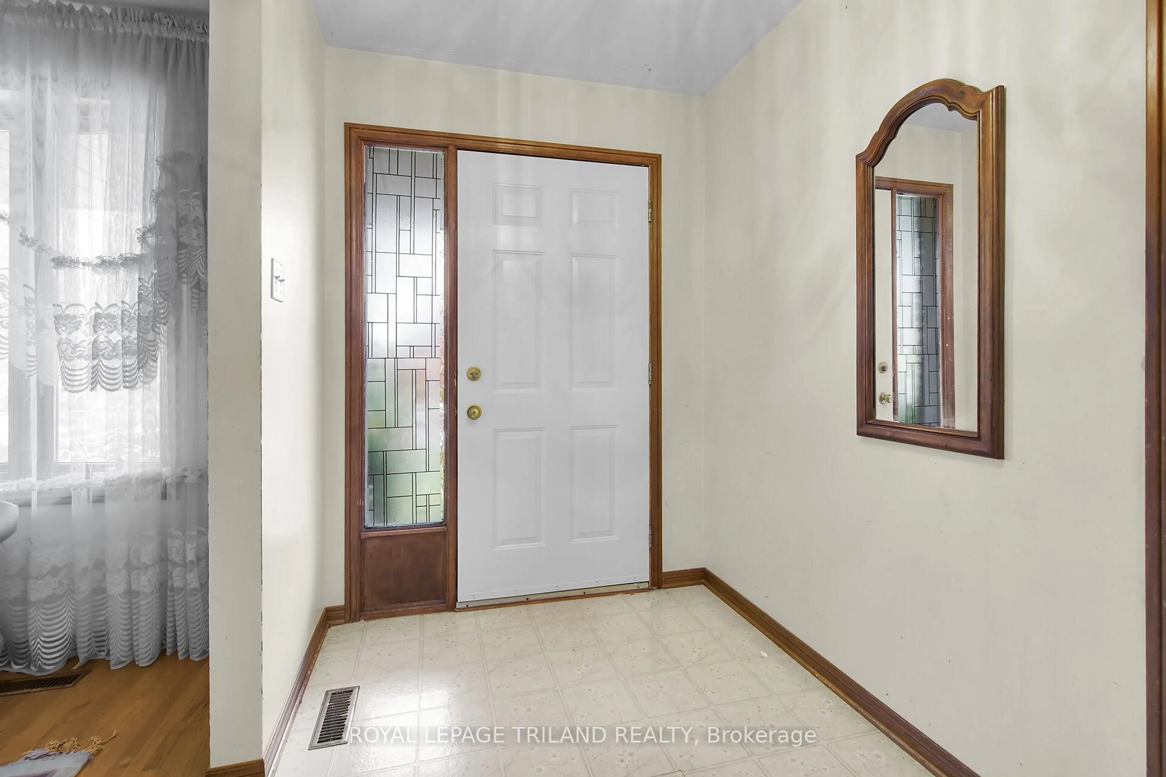Indoor entryway for 42 Applegreen Grve, London South Ontario N6J 4K4