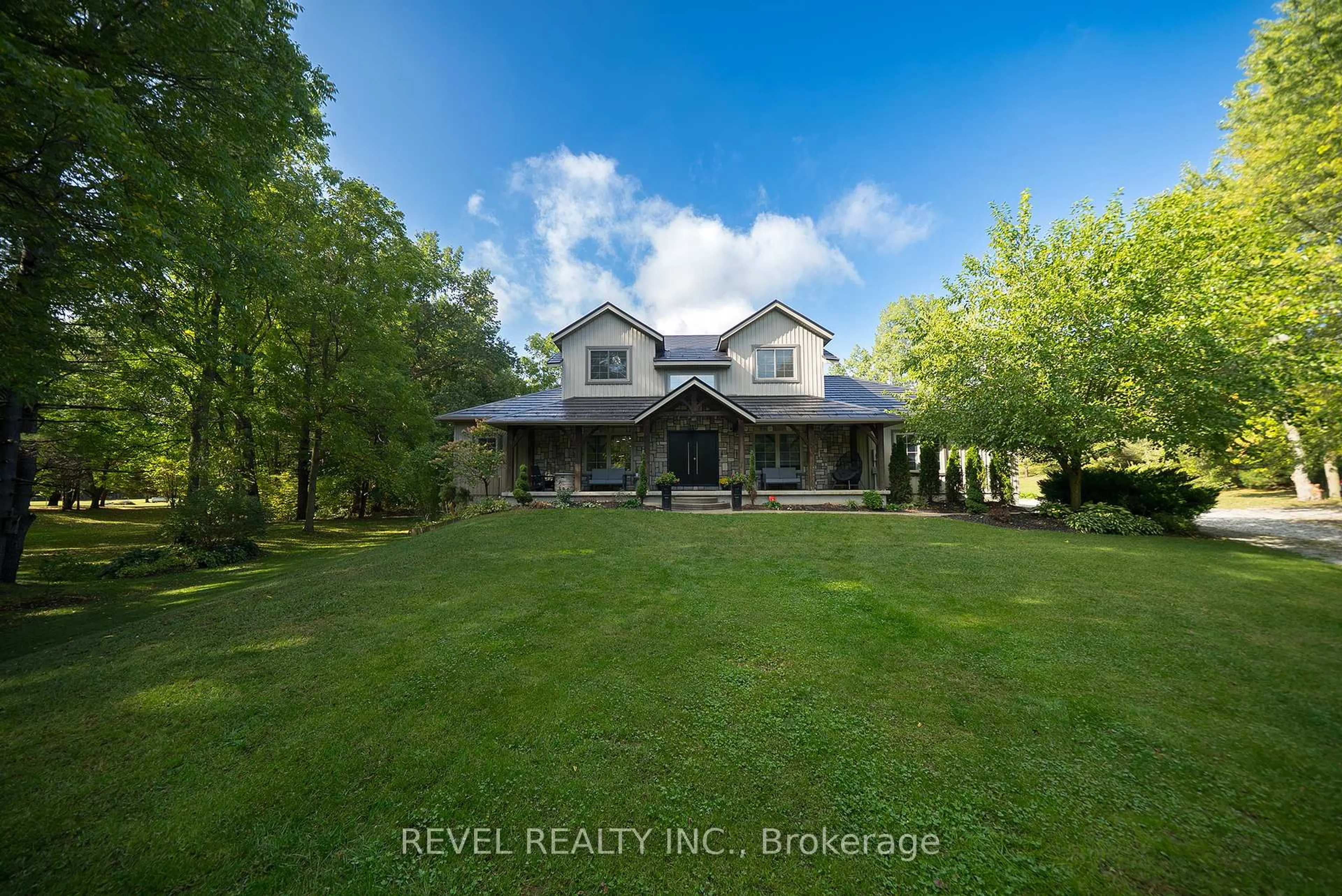 A pic from outside/outdoor area/front of a property/back of a property/a pic from drone, unknown for 9 Michael's Lane, Tillsonburg Ontario N4G 4G9