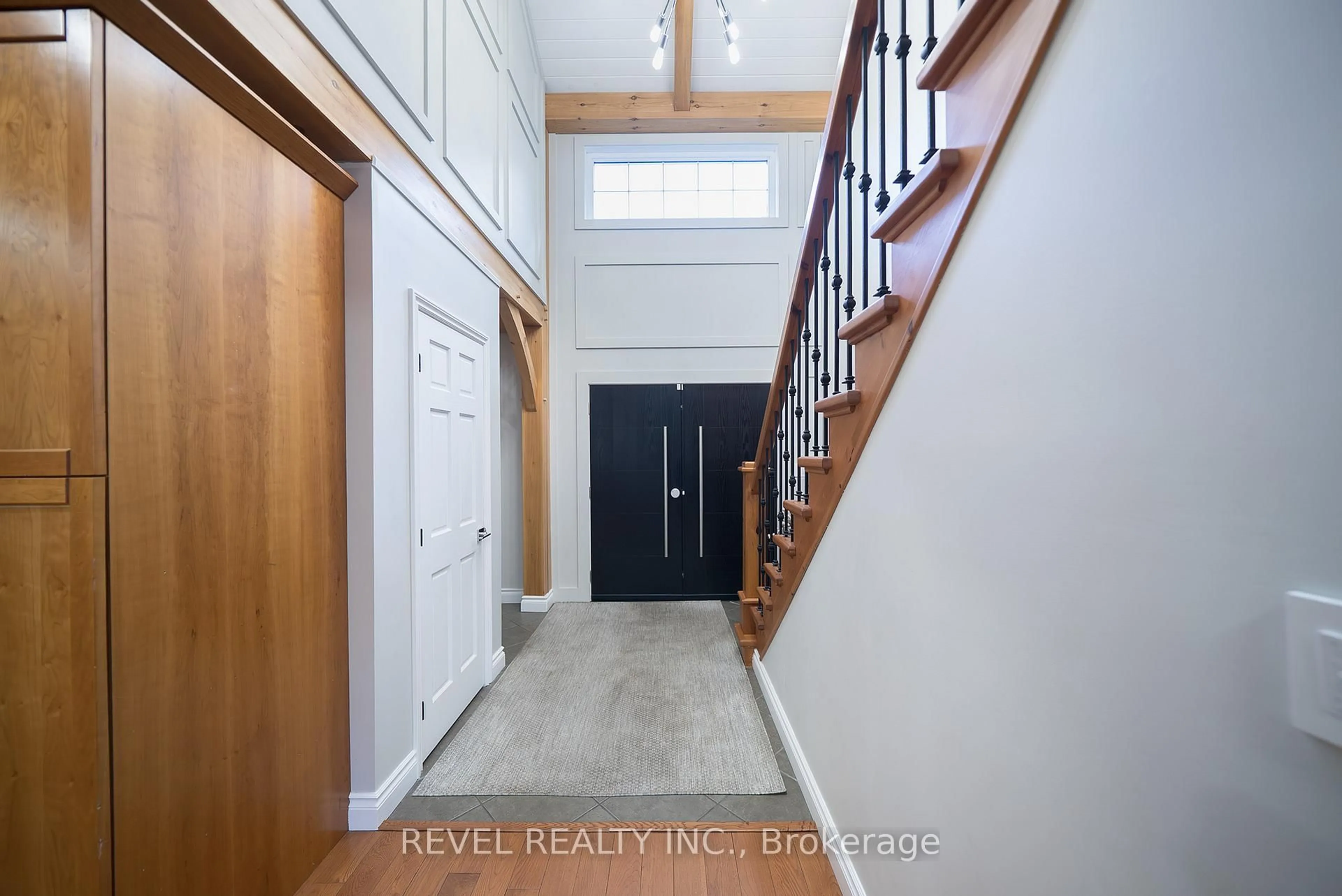 Indoor foyer for 9 Michael's Lane, Tillsonburg Ontario N4G 4G9