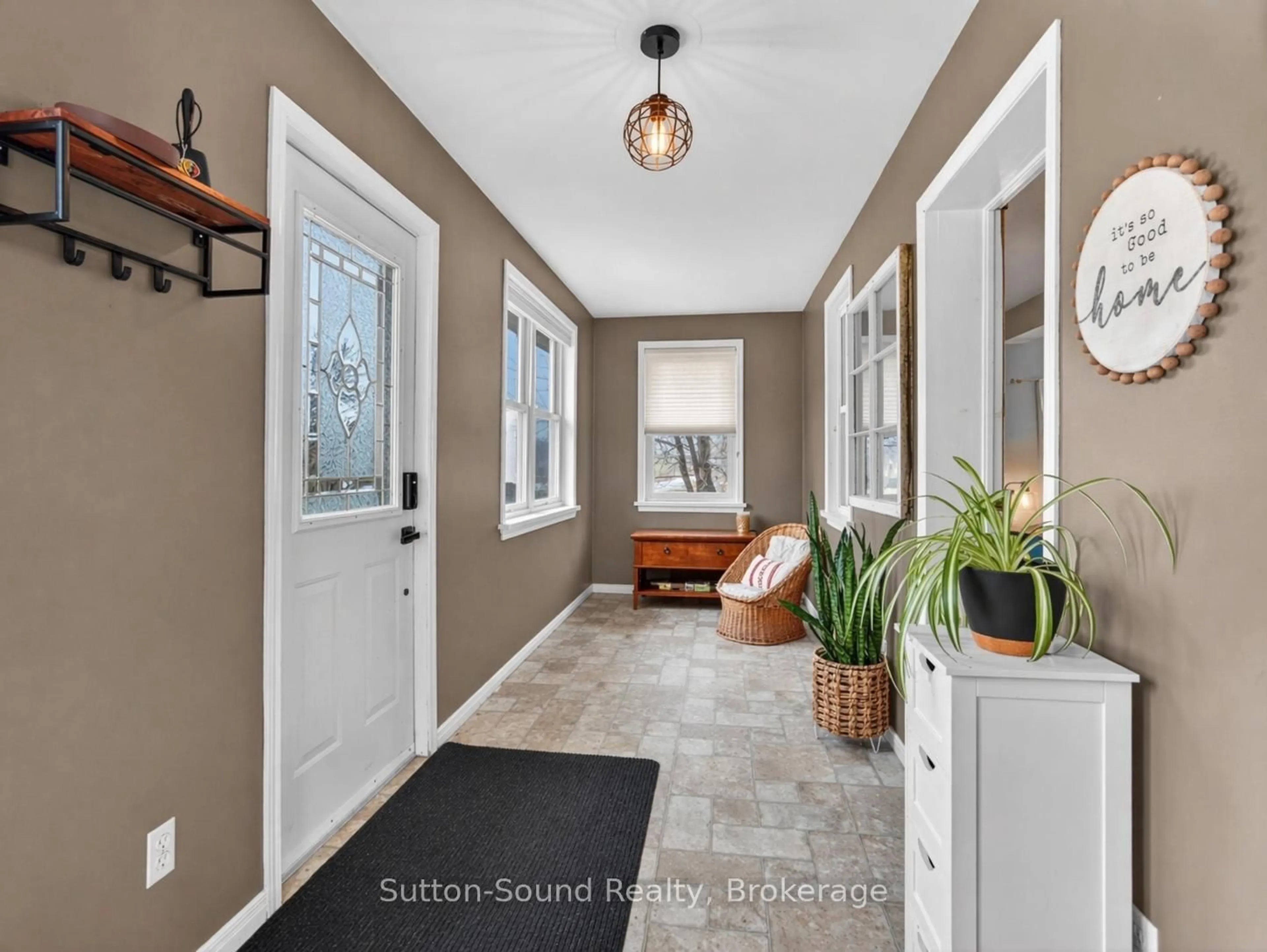 Indoor entryway for 102018 Grey Road 5 Rd, Georgian Bluffs Ontario N4K 5N5