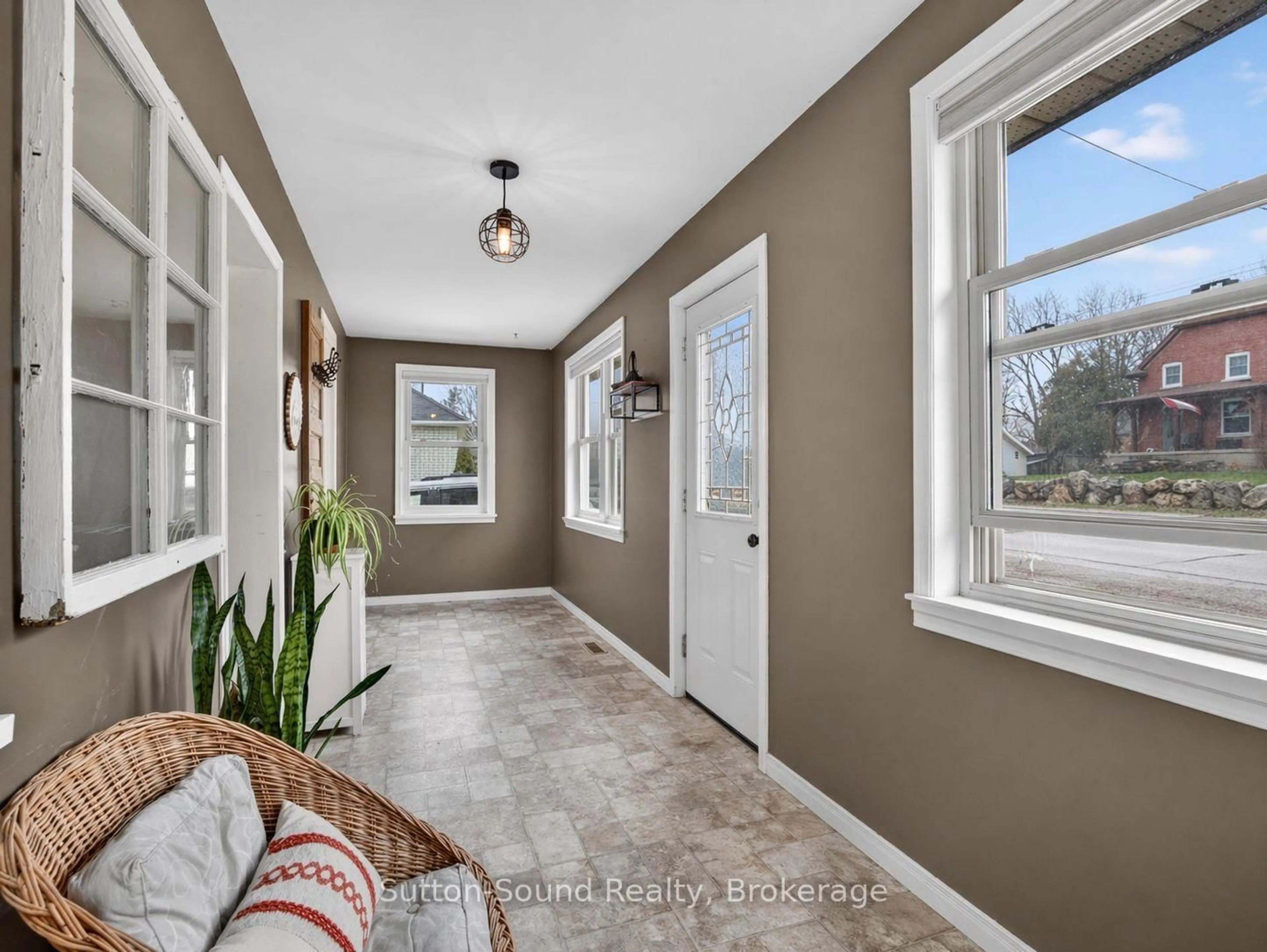 Indoor entryway for 102018 Grey Road 5 Rd, Georgian Bluffs Ontario N4K 5N5