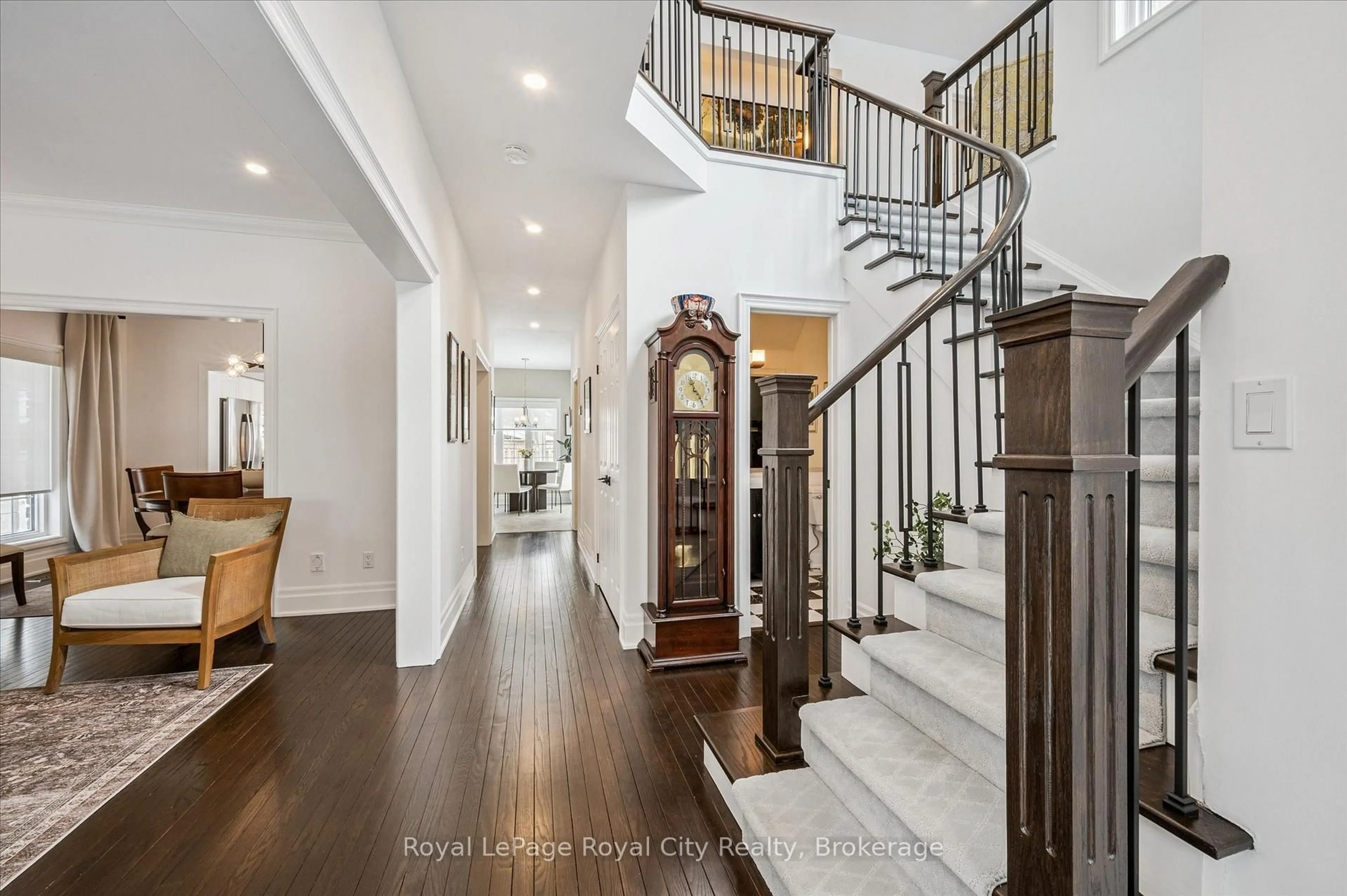 Indoor entryway for 25 MANOR PARK Cres #11, Guelph Ontario N1G 1A2