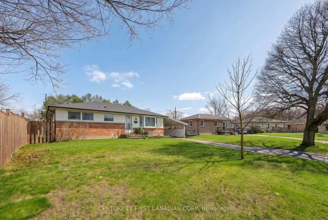 6 Breton Park Cres, London East 2